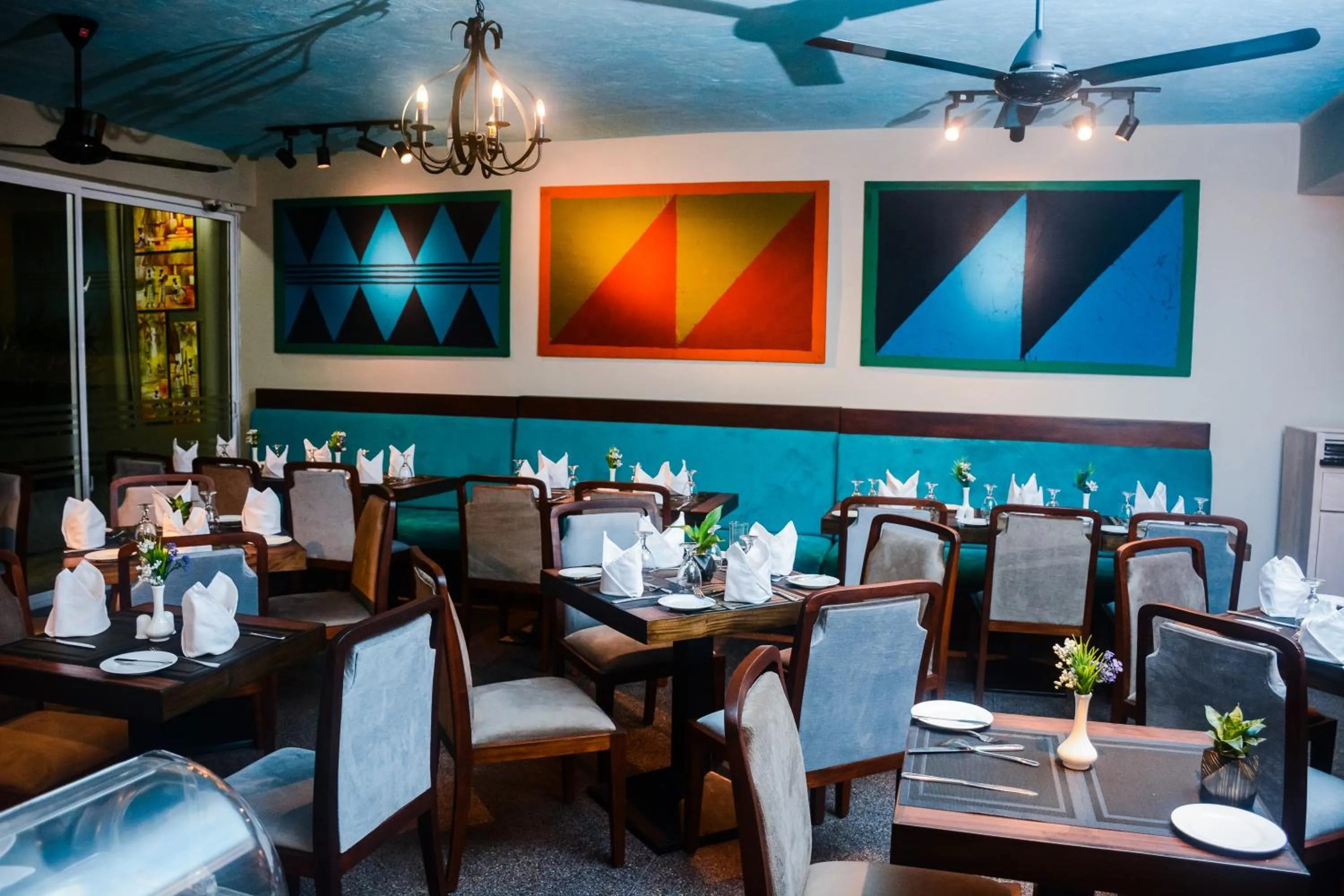 Restaurant/places to eat in Tropic Inn - Mount Lavinia