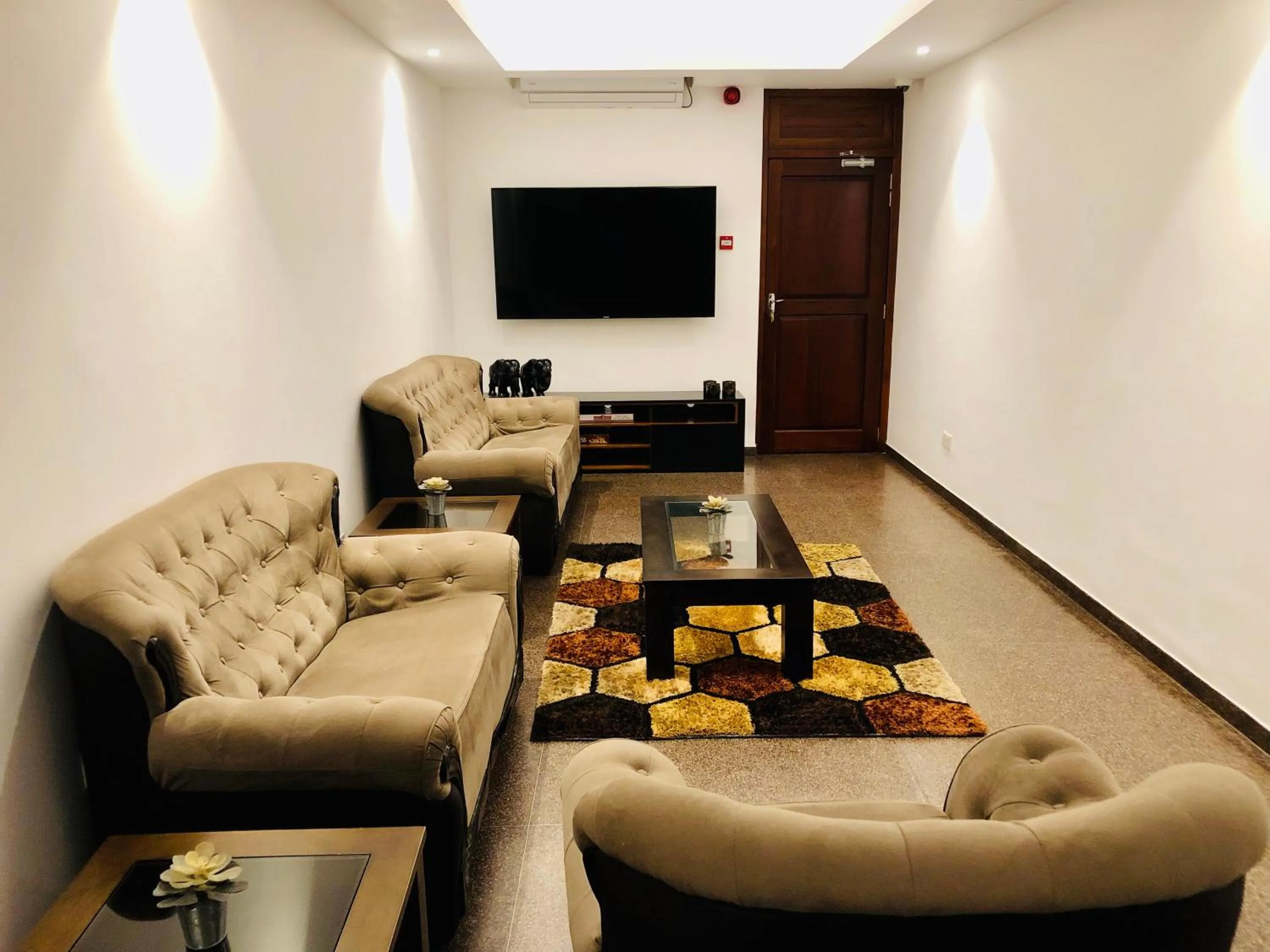 TV and multimedia in Tropic Inn - Mount Lavinia