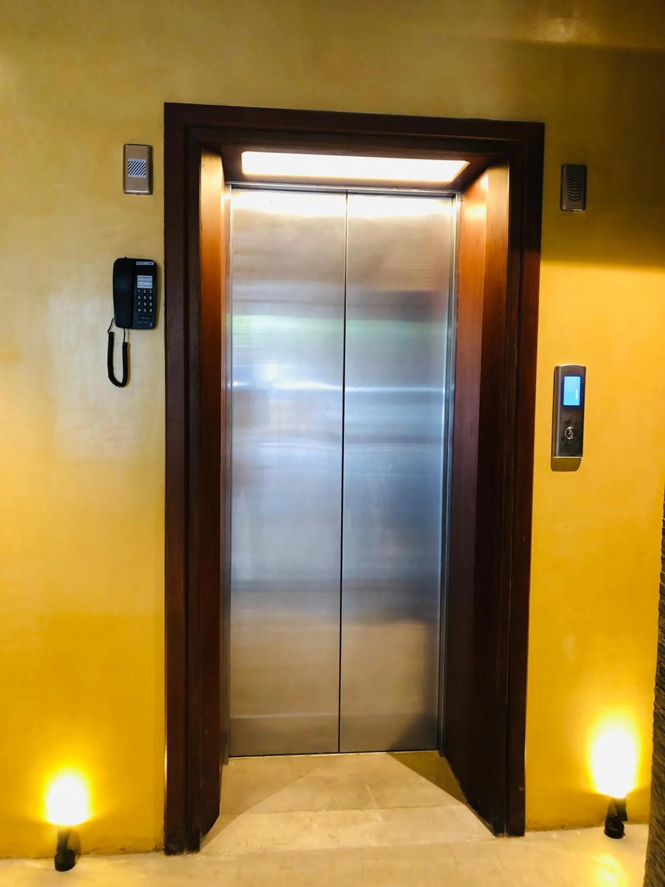 Property building in Tropic Inn - Mount Lavinia