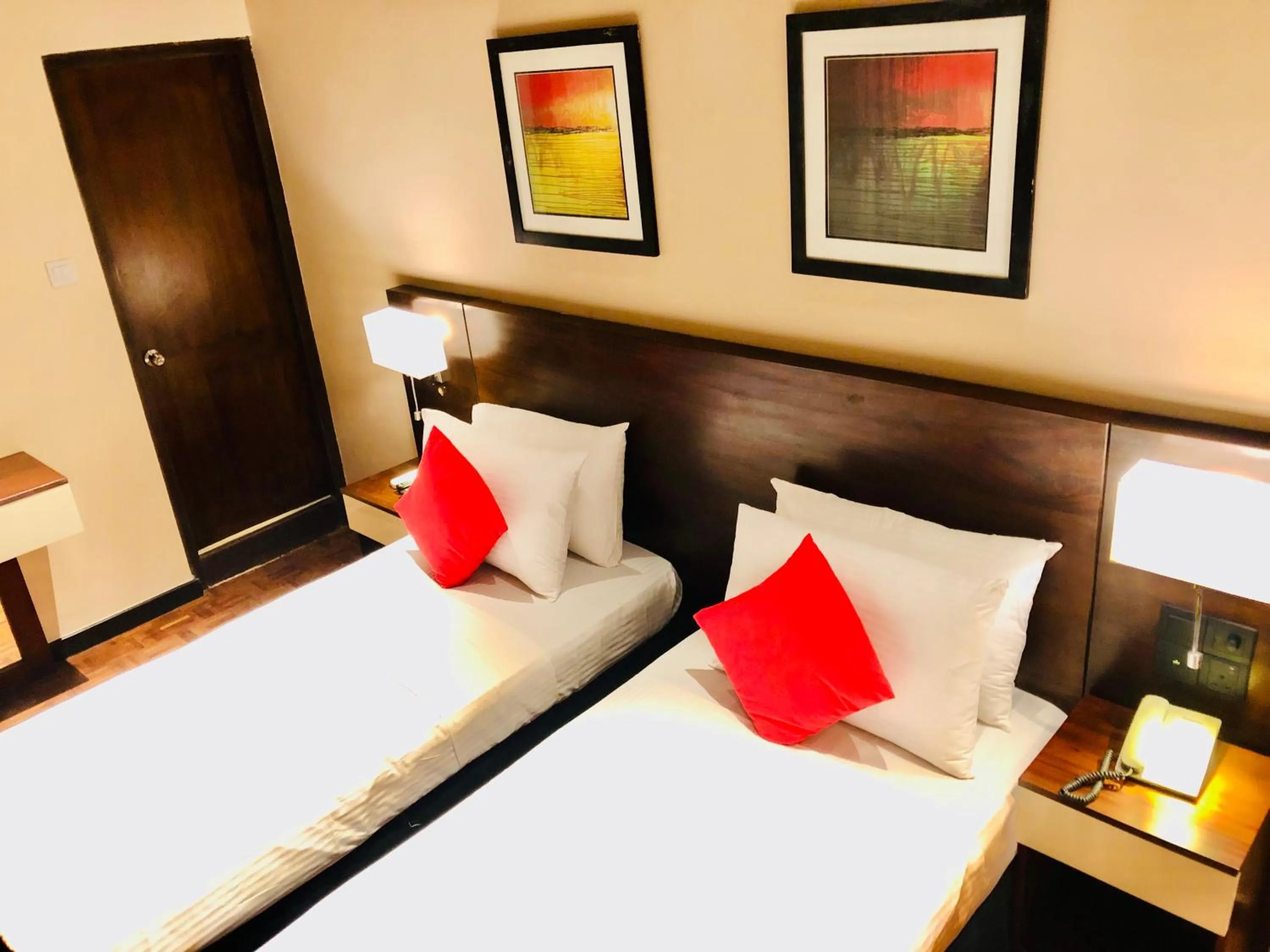 Bed in Tropic Inn - Mount Lavinia