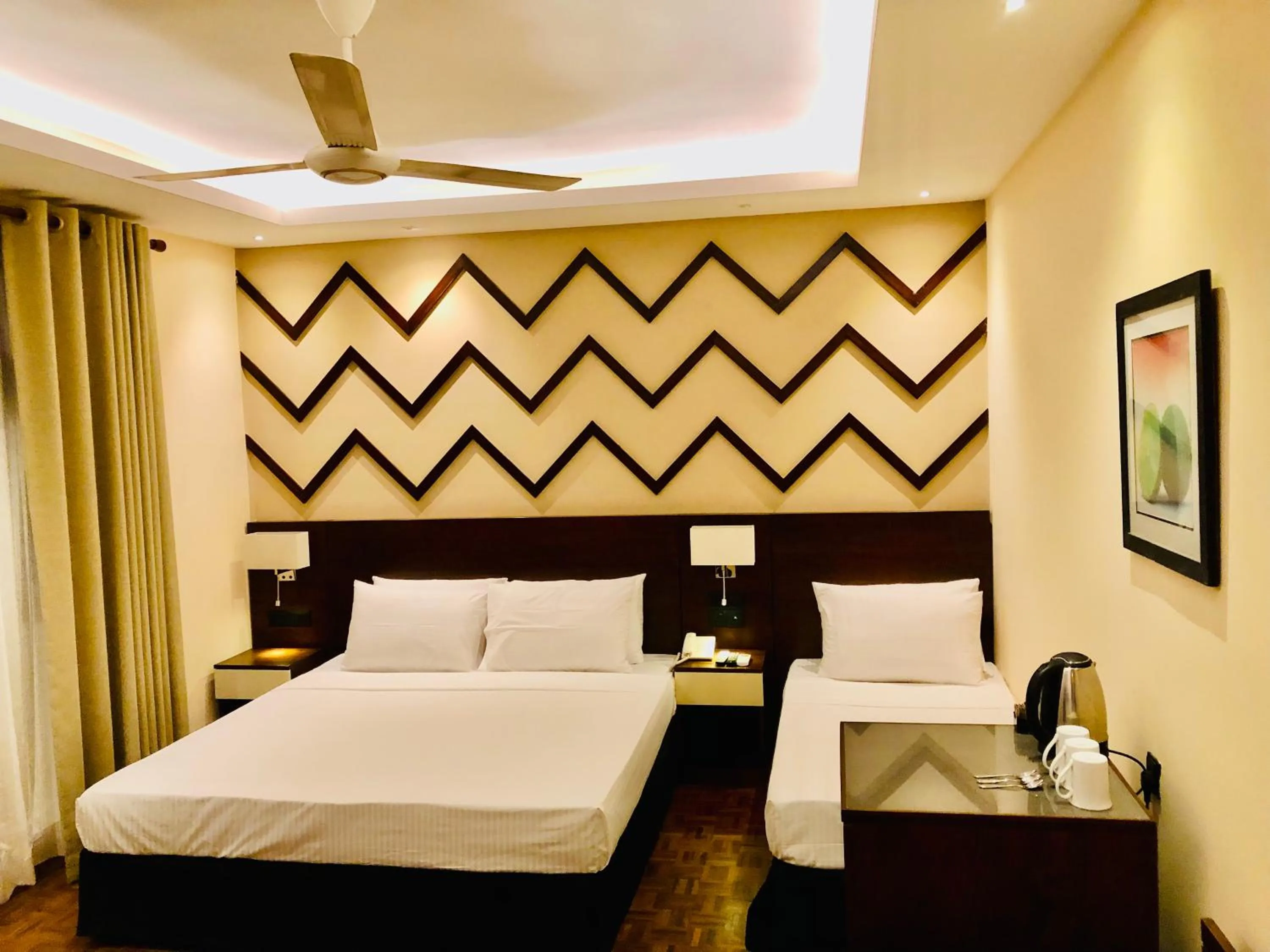 Photo of the whole room, Bed in Tropic Inn - Mount Lavinia