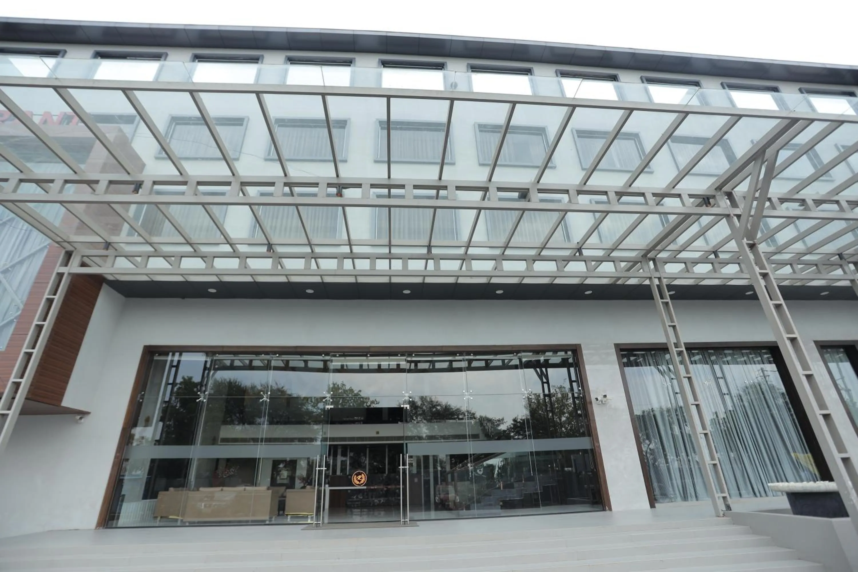 Facade/entrance in Ratnapriya hotel and resort