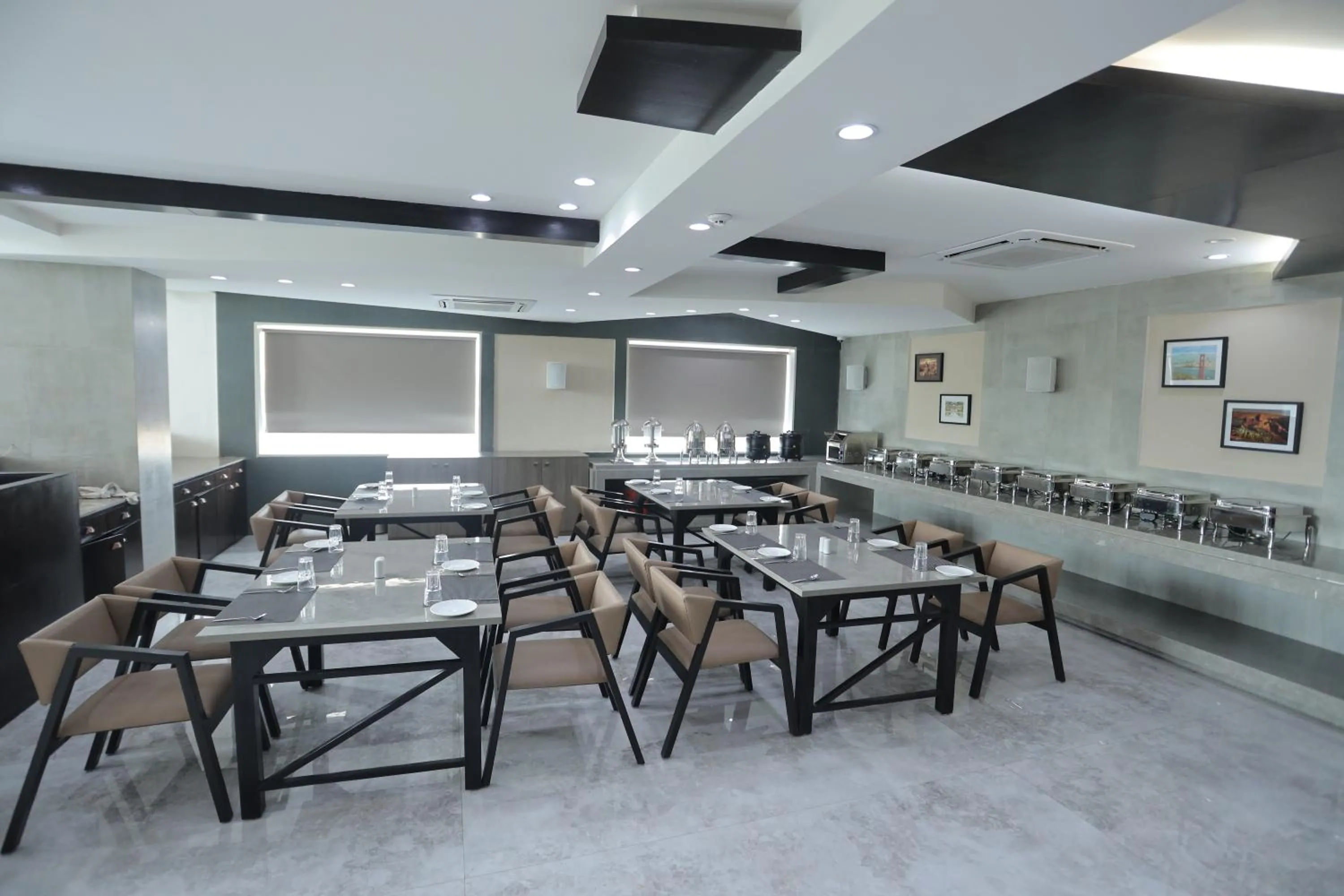 Restaurant/places to eat in Ratnapriya hotel and resort