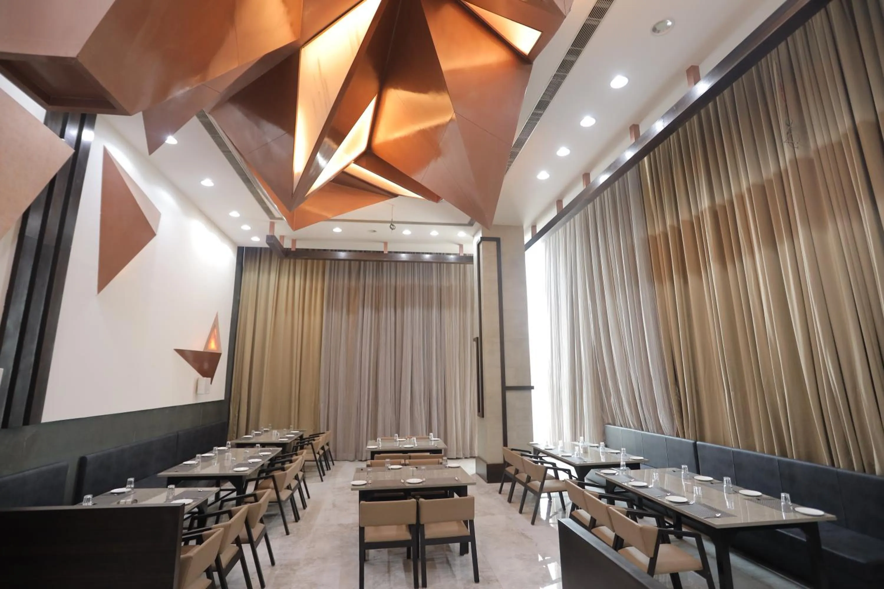 Restaurant/places to eat in Ratnapriya hotel and resort