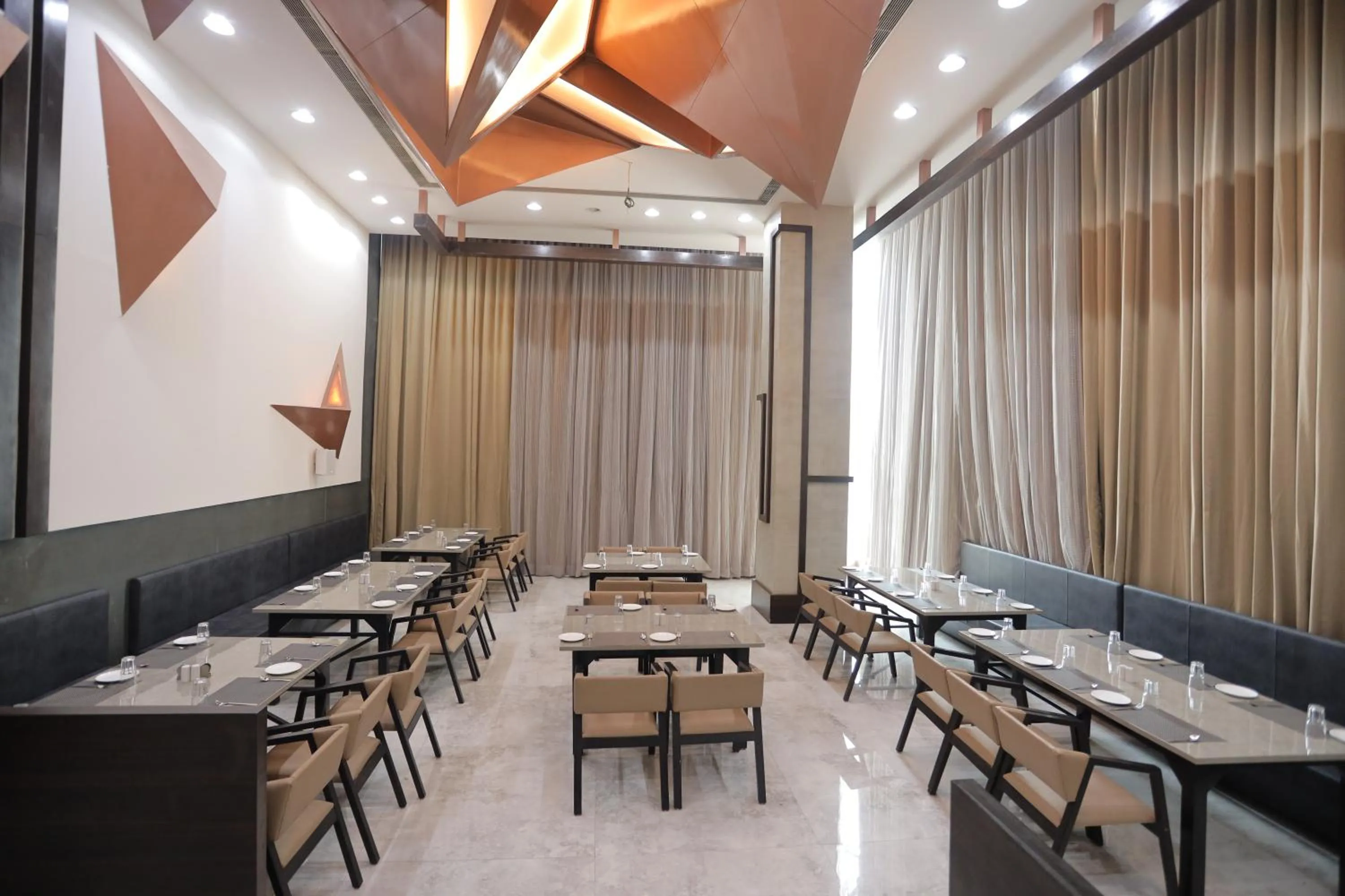 Restaurant/places to eat in Ratnapriya hotel and resort