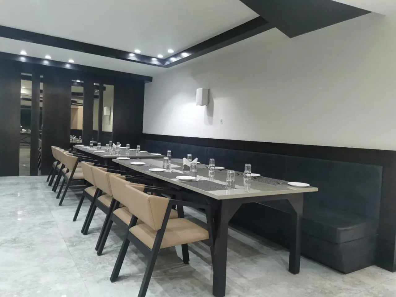 Restaurant/places to eat in Ratnapriya hotel and resort