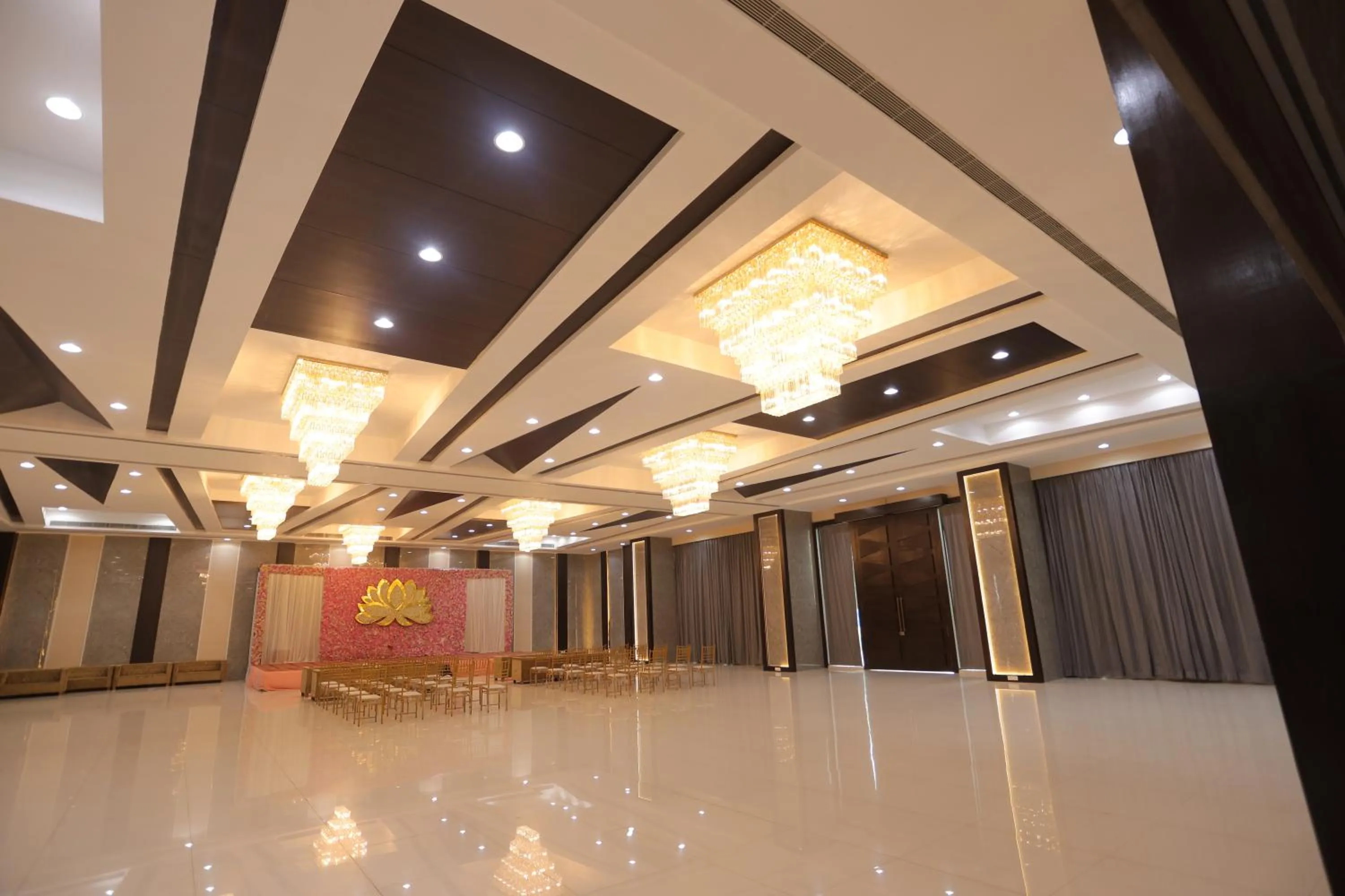 Banquet/Function facilities in Ratnapriya hotel and resort