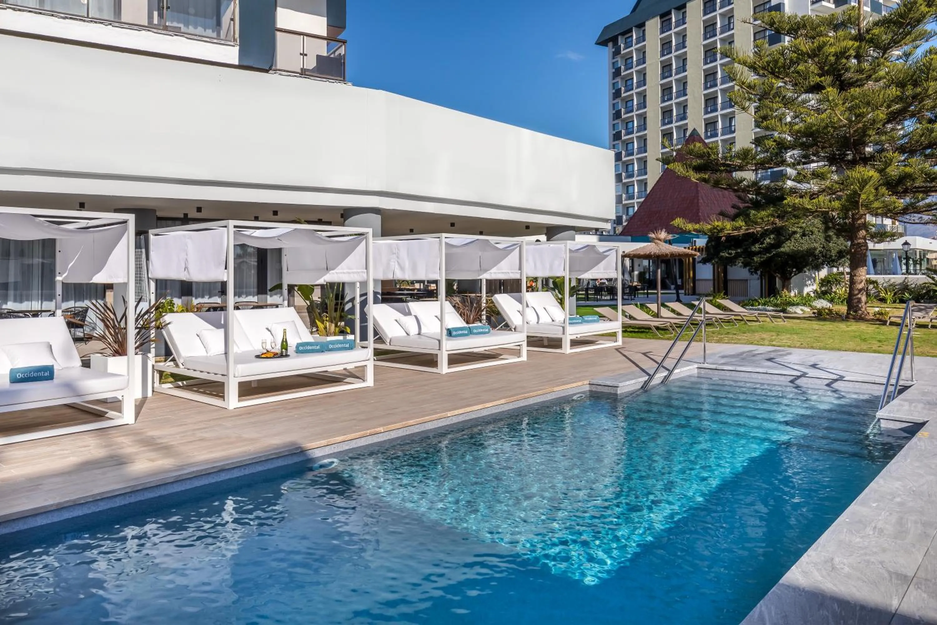 Swimming pool in Occidental Fuengirola