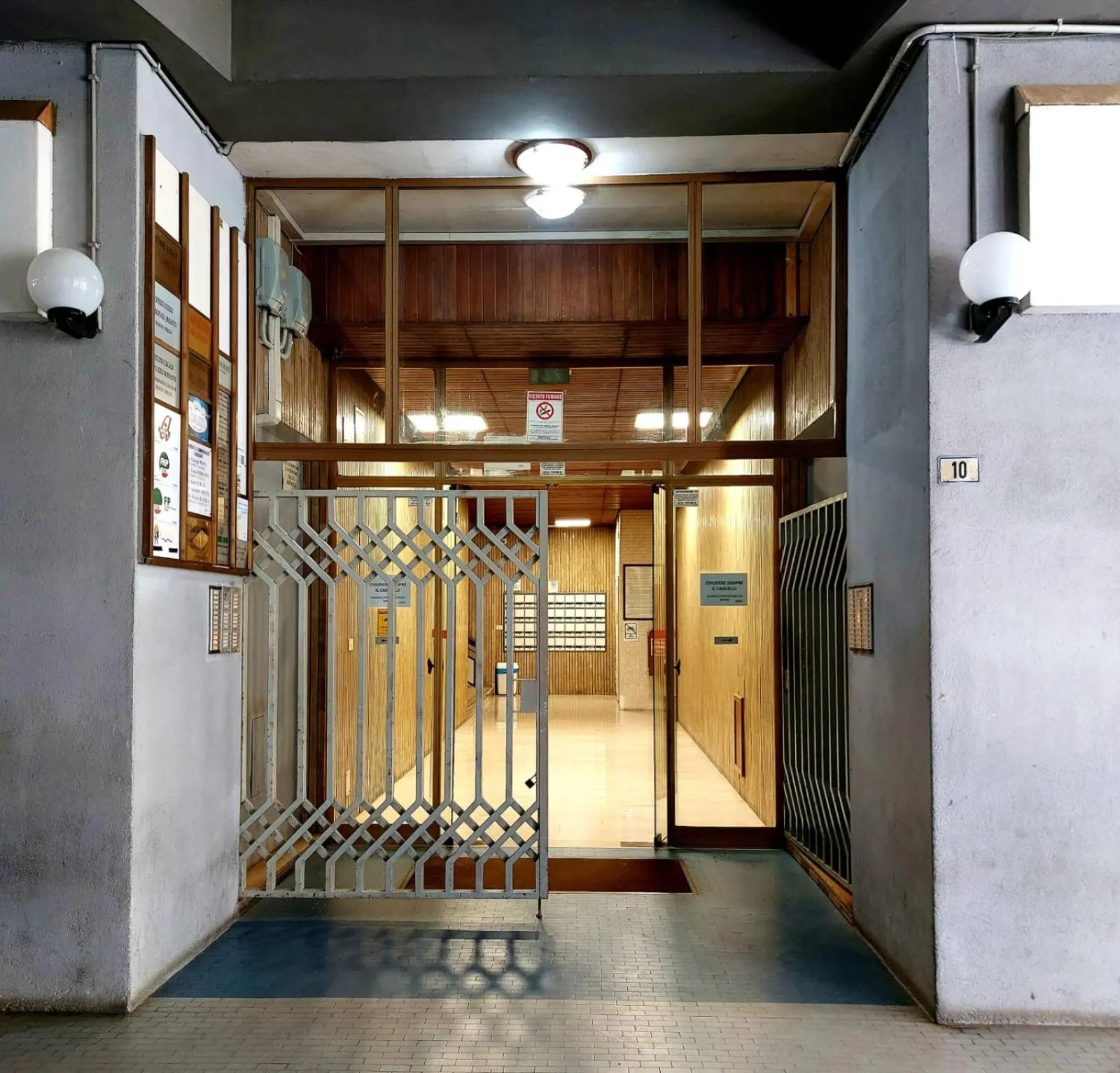 Property building in Appartamento CasaZeta luminoso e centralissimo