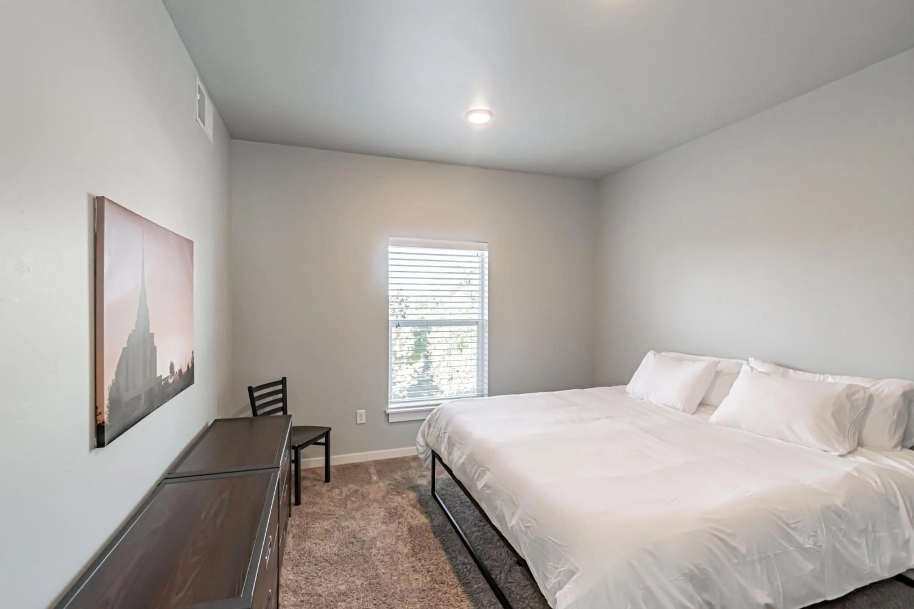 Bed in Bringham's Mill Apartments Perfect for Groups Full Kitchen Gym and Free Parking