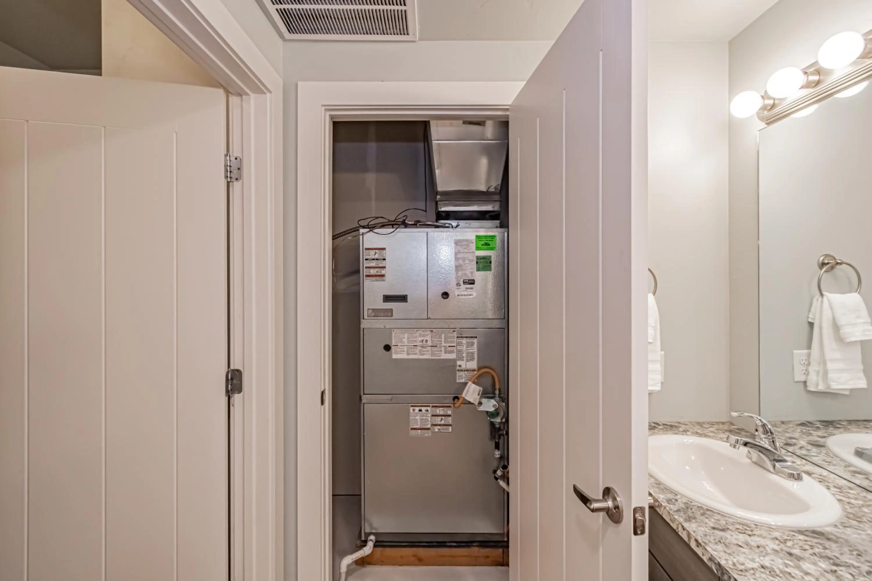 Bathroom in Bringham's Mill Apartments Perfect for Groups Full Kitchen Gym and Free Parking