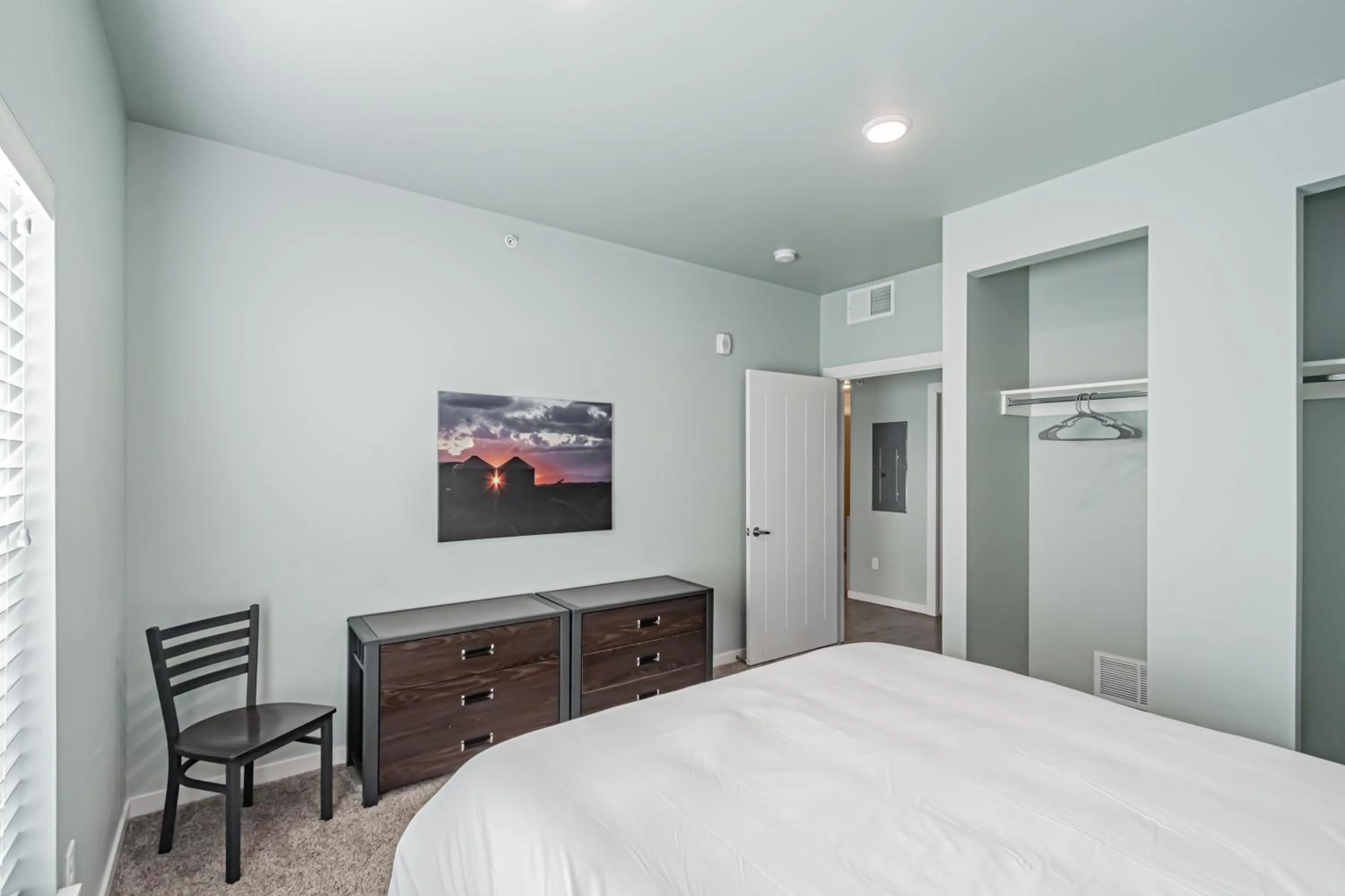 Bed in Bringham's Mill Apartments Perfect for Groups Full Kitchen Gym and Free Parking