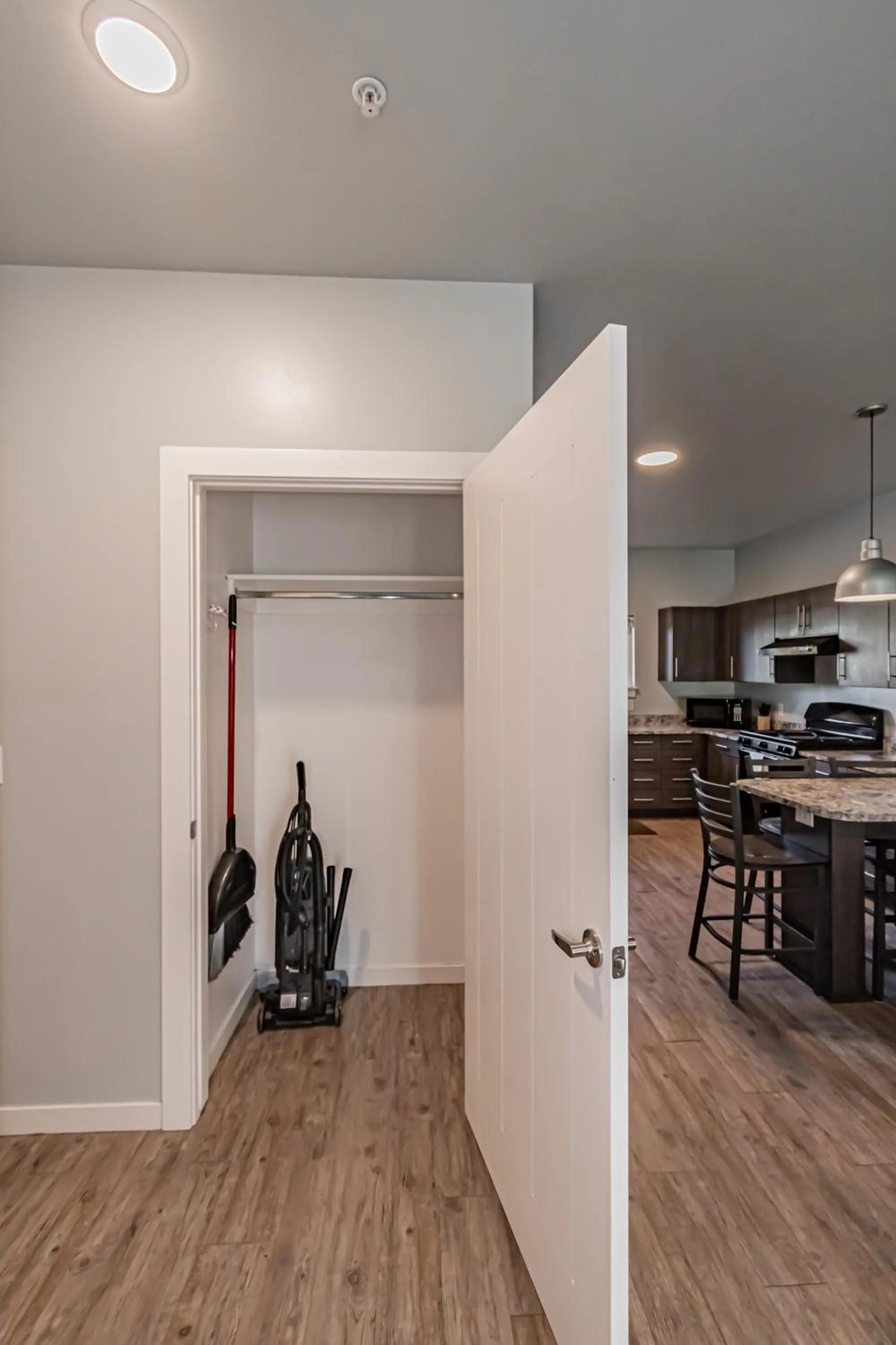 Coffee/tea facilities in Bringham's Mill Apartments Perfect for Groups Full Kitchen Gym and Free Parking