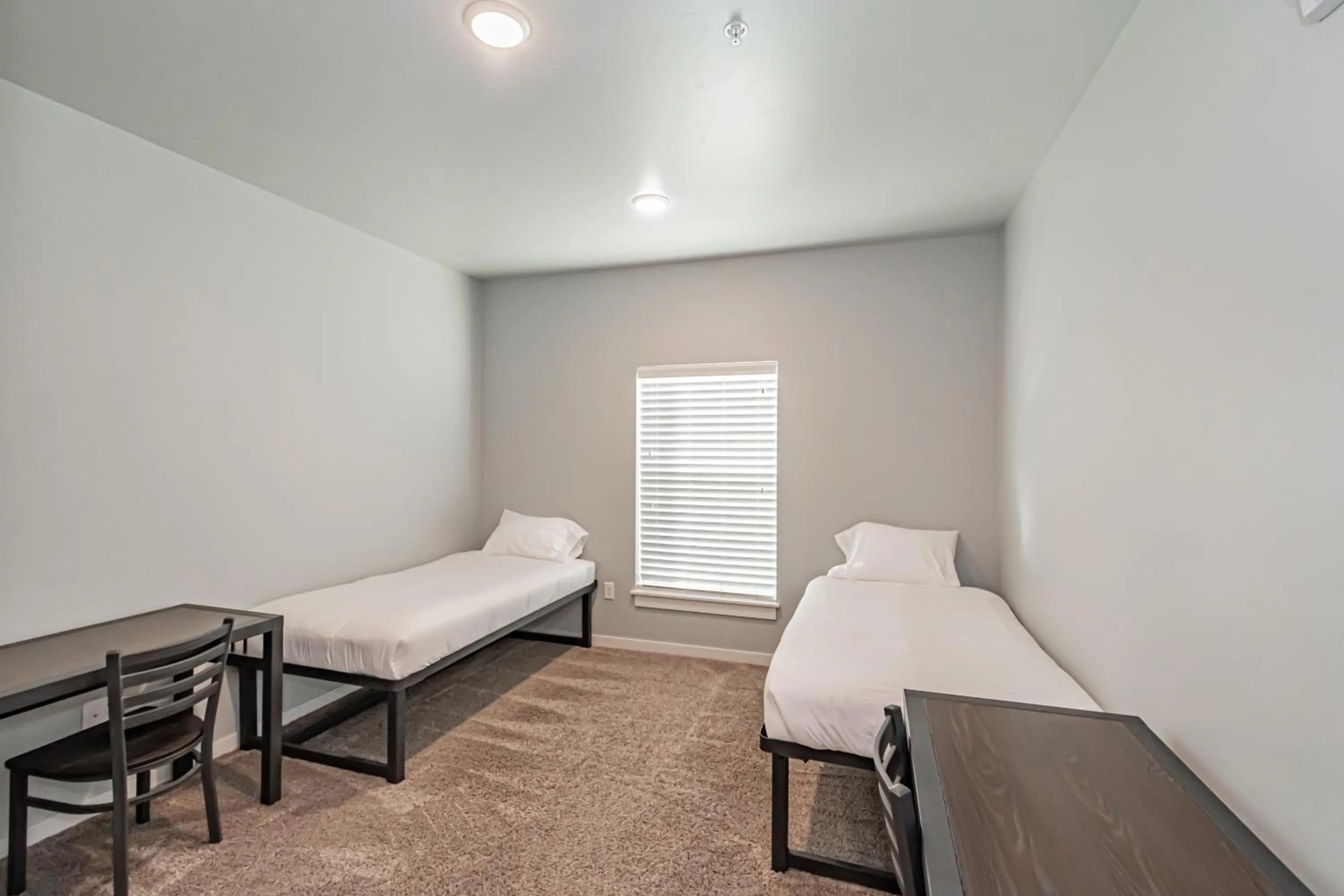 Bed in Bringham's Mill Apartments Perfect for Groups Full Kitchen Gym and Free Parking