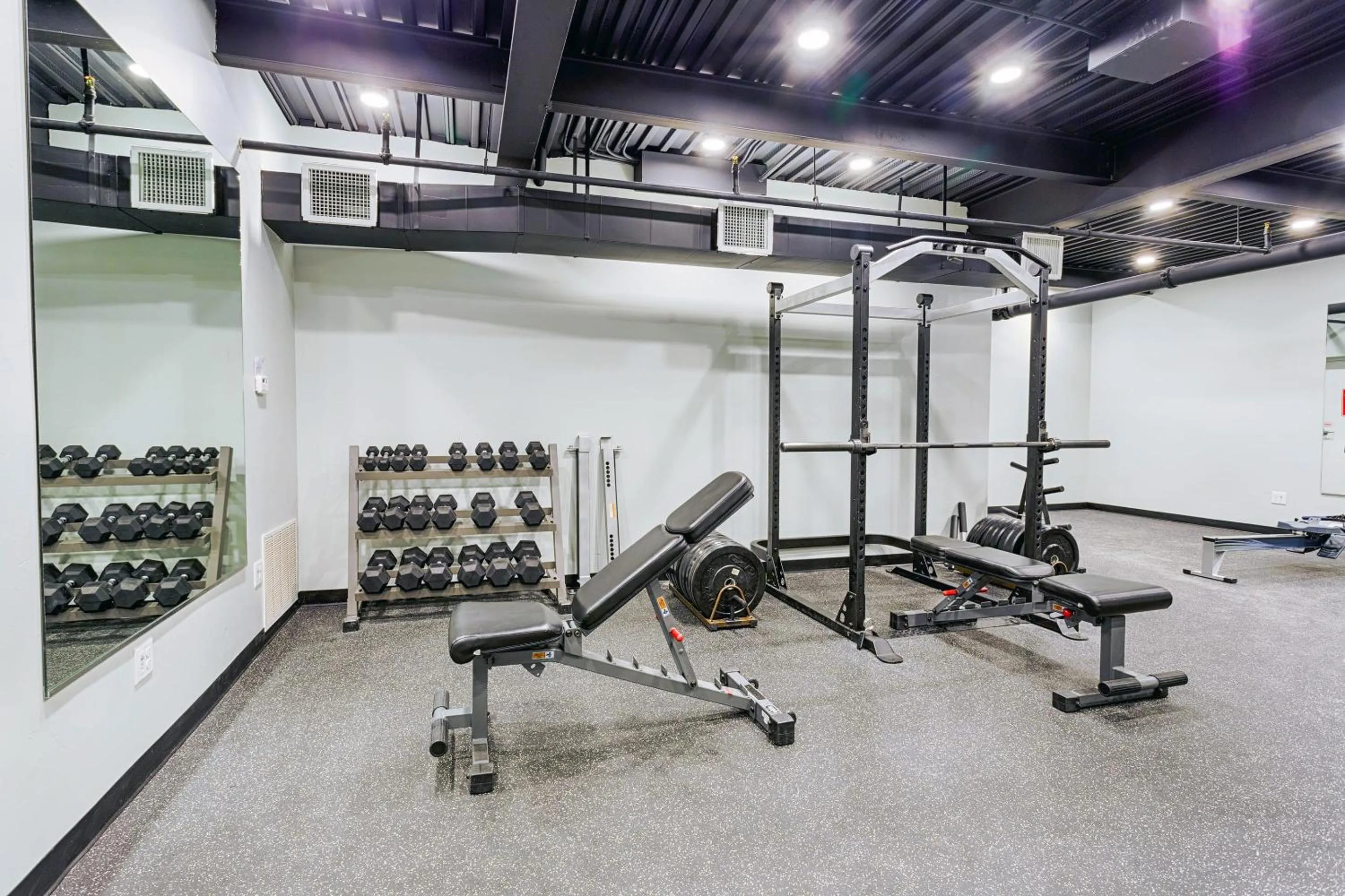 Fitness centre/facilities in Bringham's Mill Apartments Perfect for Groups Full Kitchen Gym and Free Parking