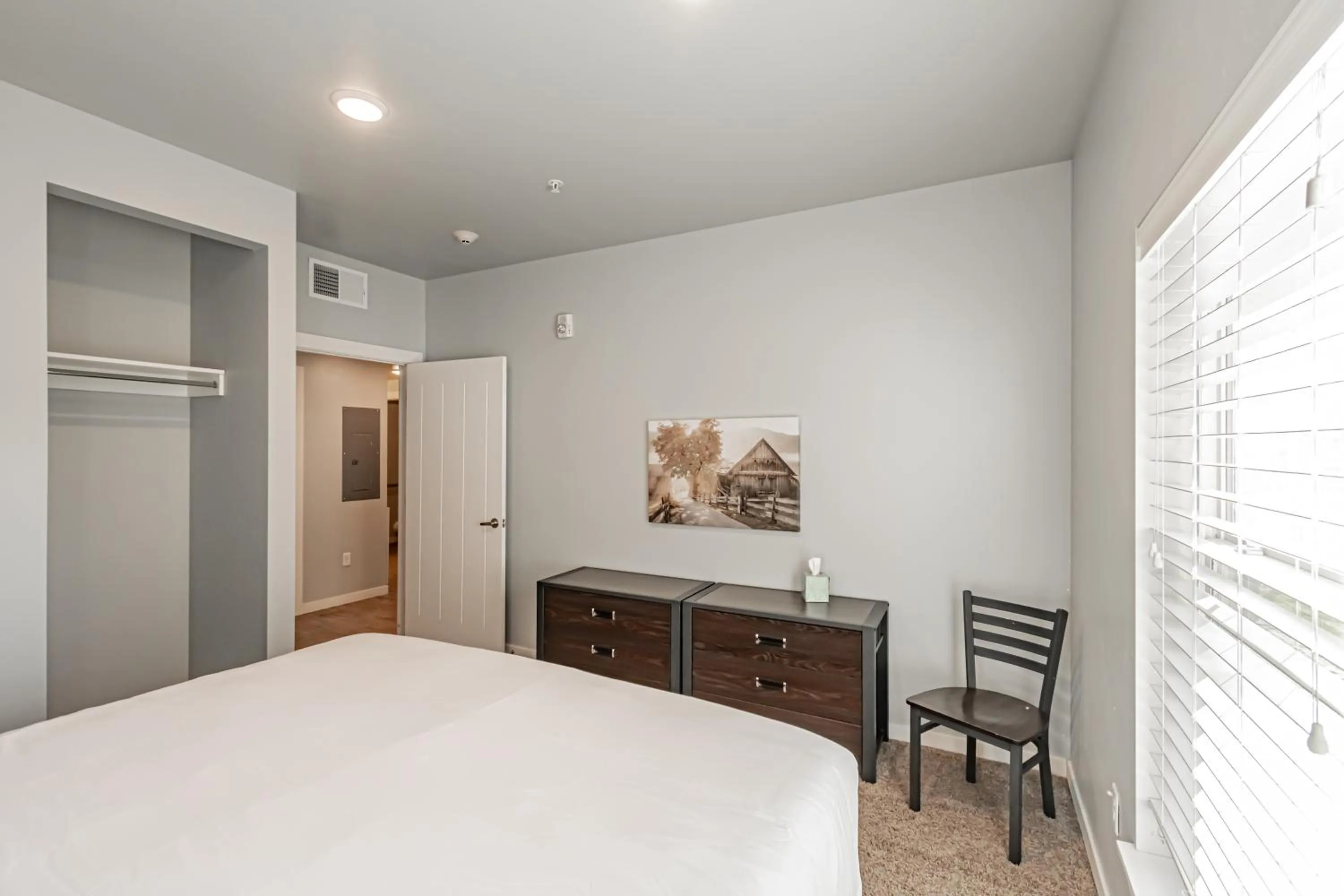 Bed in Bringham's Mill Apartments Perfect for Groups Full Kitchen Gym and Free Parking