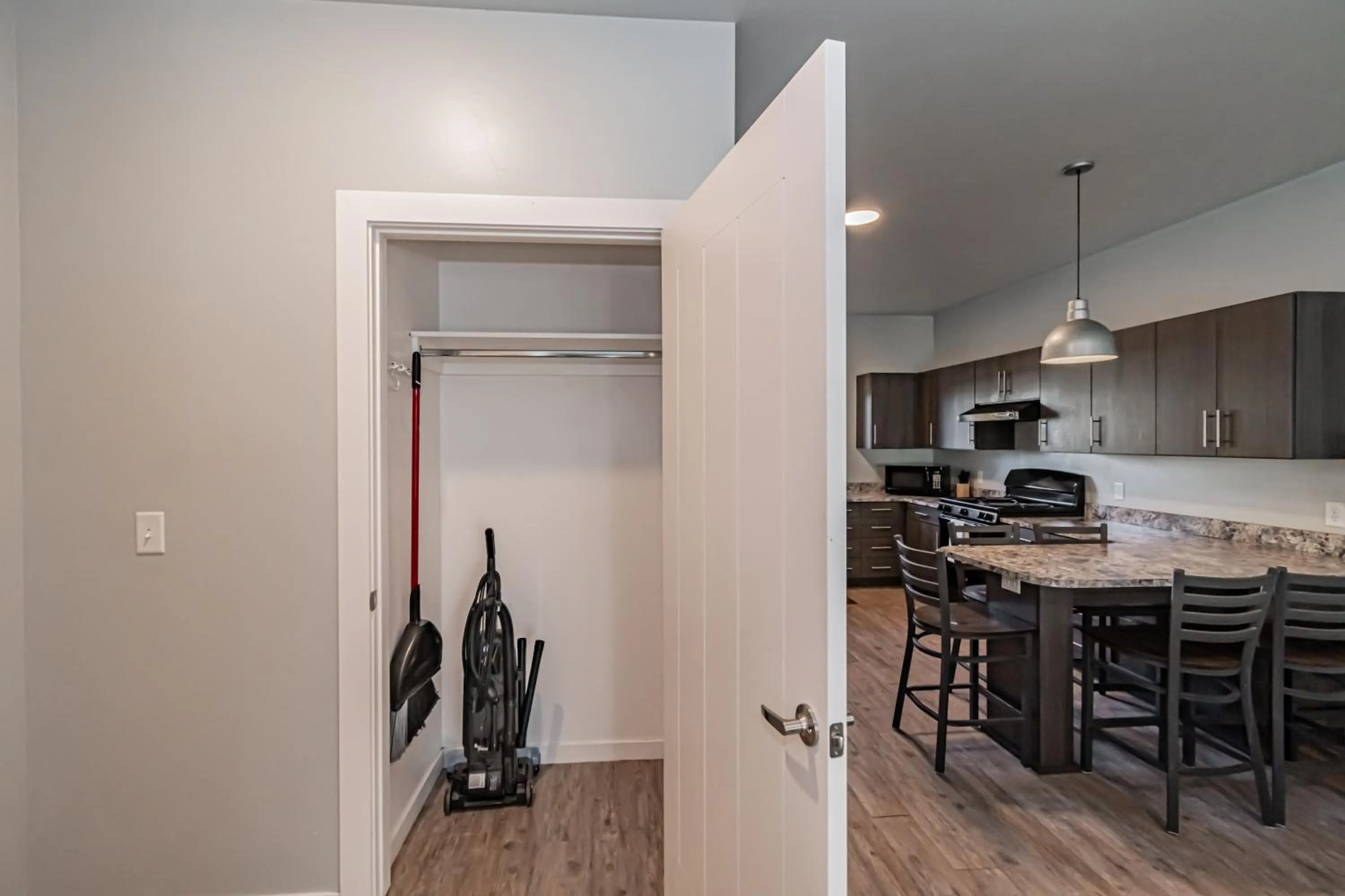 Living room in Bringham's Mill Apartments Perfect for Groups Full Kitchen Gym and Free Parking