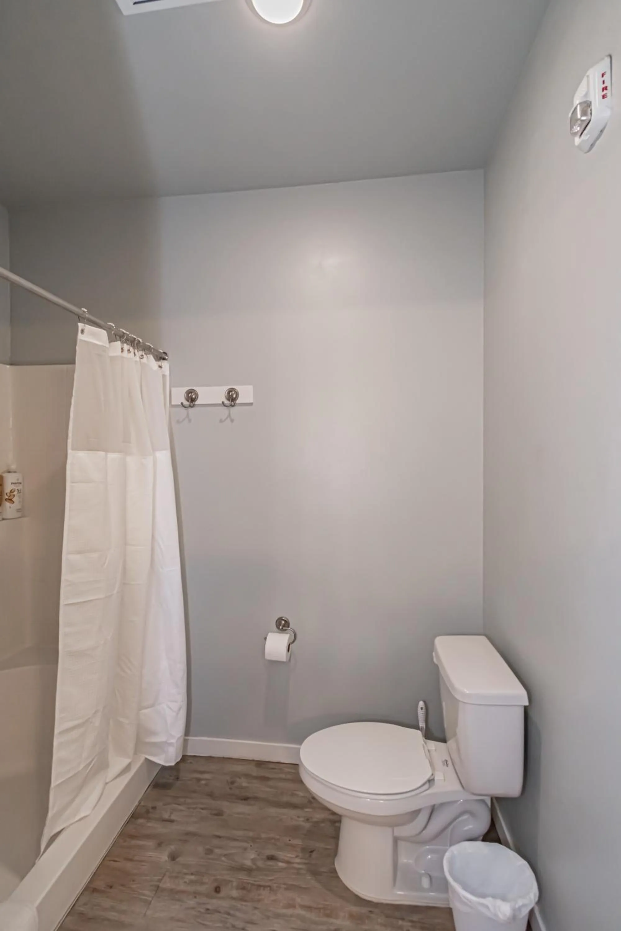 Toilet in Bringham's Mill Apartments Perfect for Groups Full Kitchen Gym and Free Parking