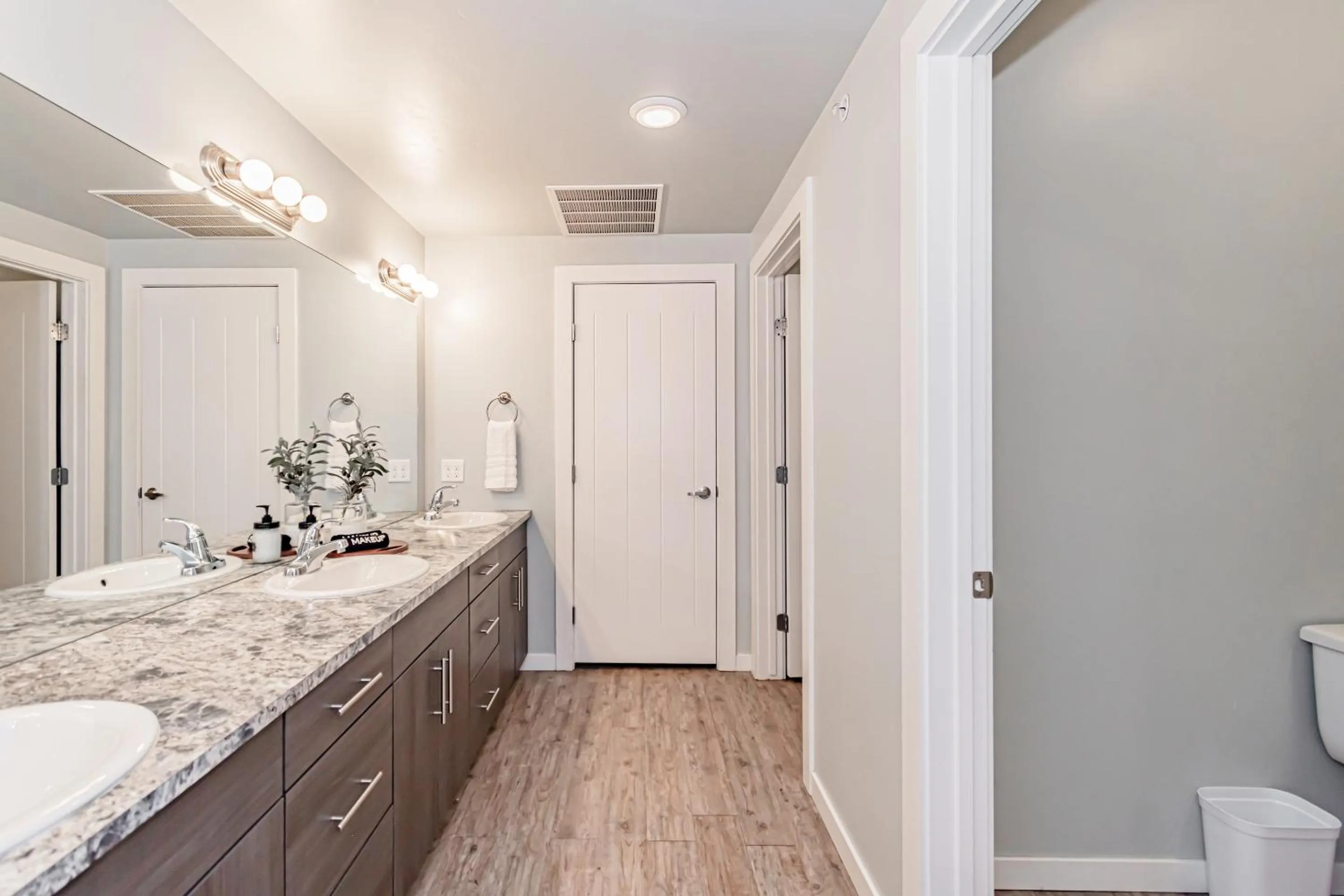 Bathroom in Bringham's Mill Apartments Perfect for Groups Full Kitchen Gym and Free Parking