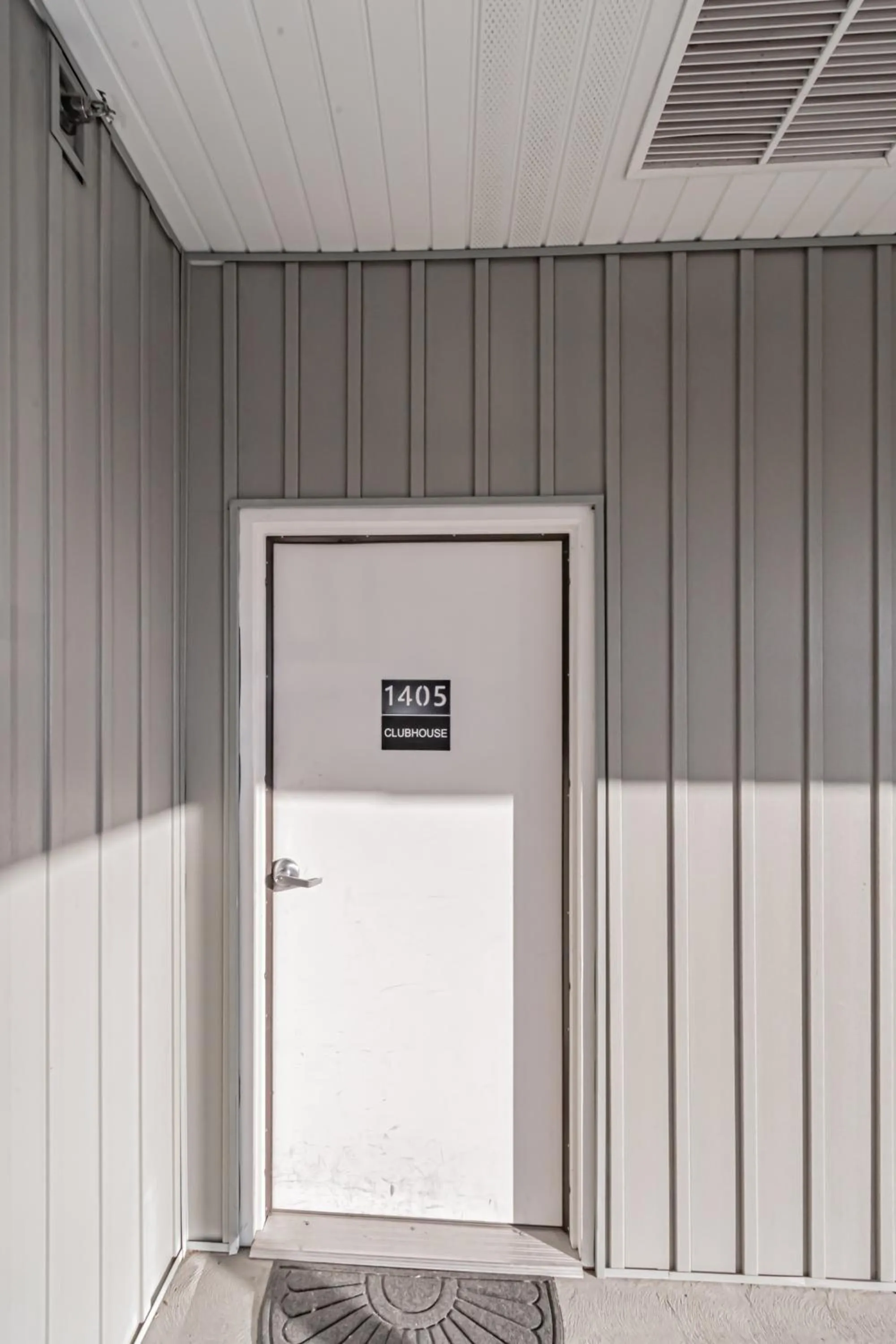 Facade/entrance in Bringham's Mill Apartments Perfect for Groups Full Kitchen Gym and Free Parking