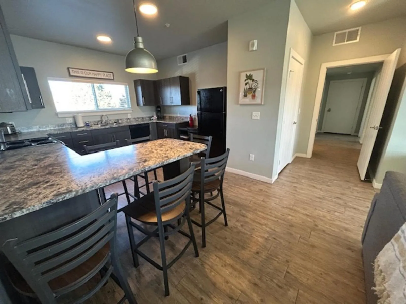 Kitchen or kitchenette in Bringham's Mill Apartments Perfect for Groups Full Kitchen Gym and Free Parking