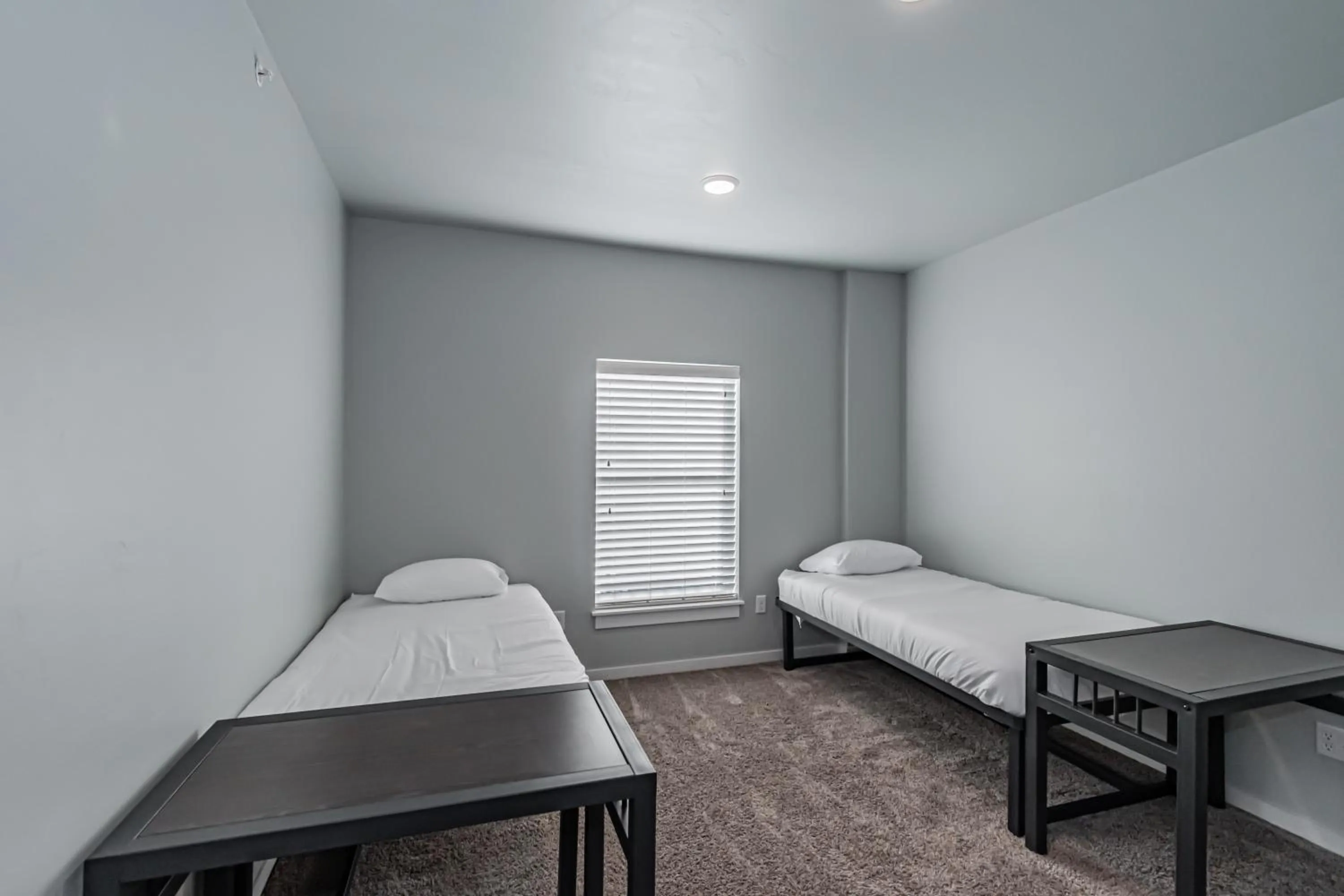 Bed in Bringham's Mill Apartments Perfect for Groups Full Kitchen Gym and Free Parking