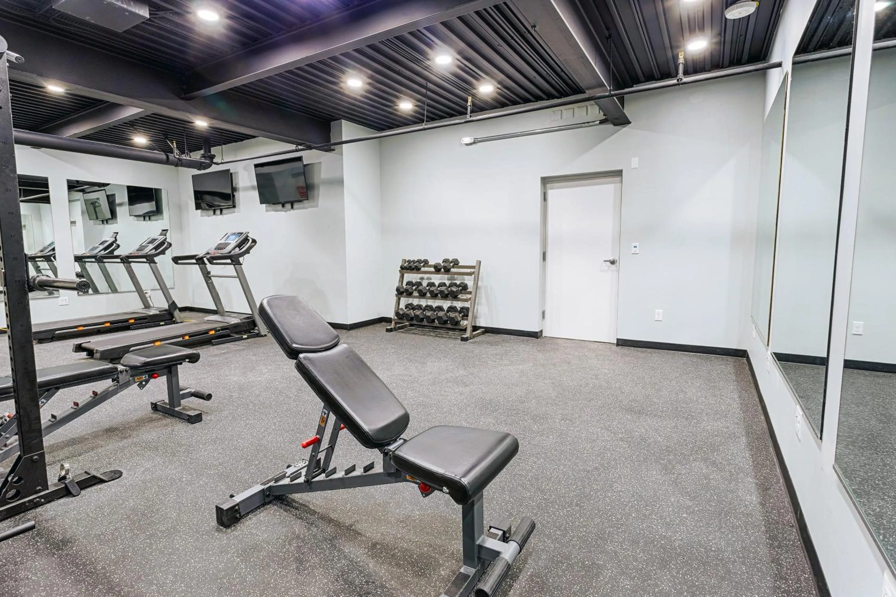 Fitness centre/facilities in Bringham's Mill Apartments Perfect for Groups Full Kitchen Gym and Free Parking