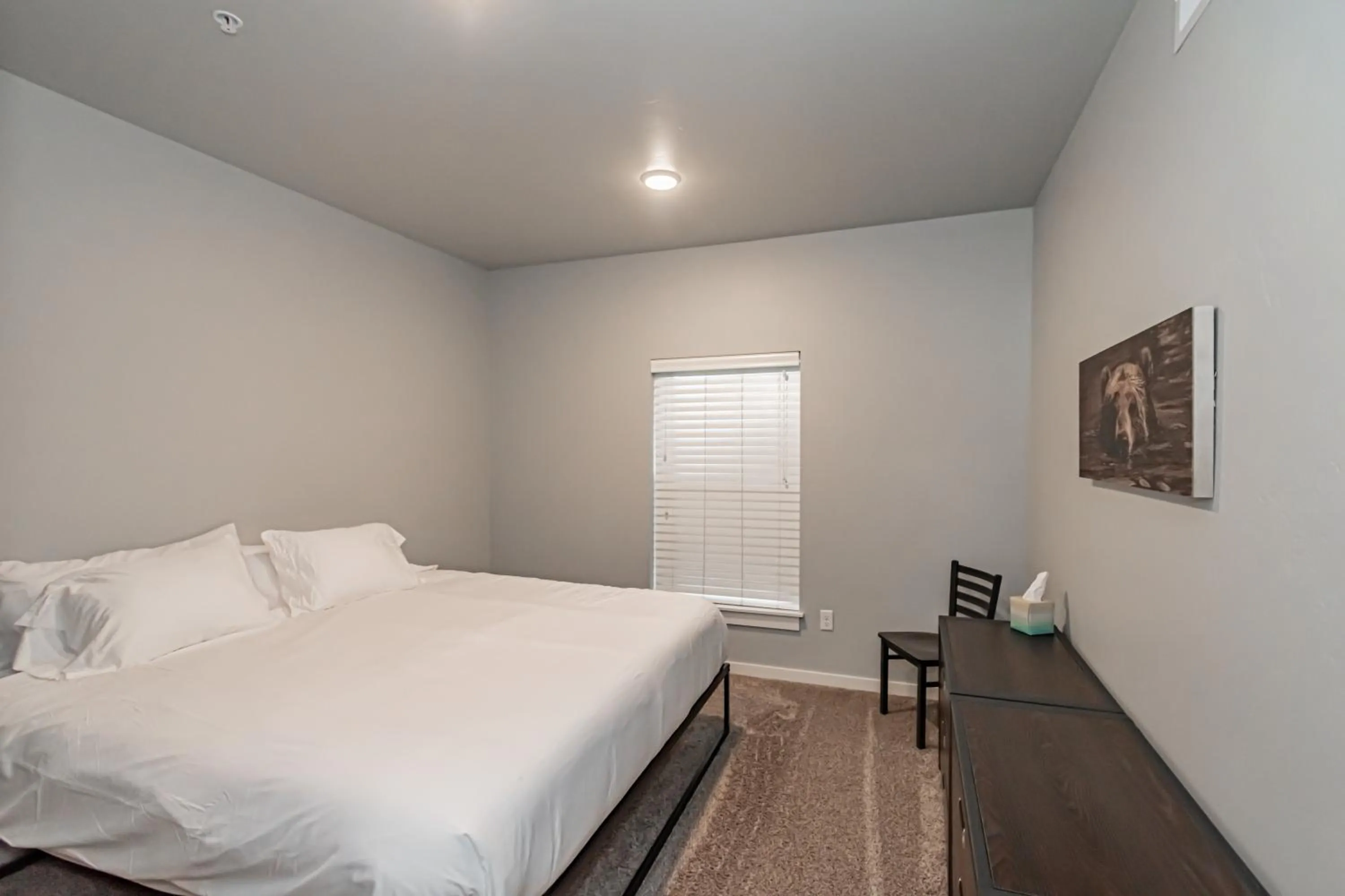 Bed in Bringham's Mill Apartments Perfect for Groups Full Kitchen Gym and Free Parking