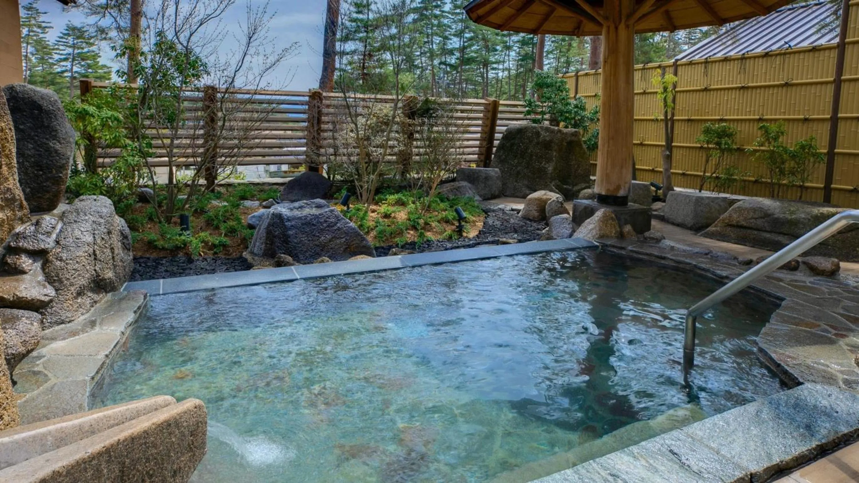 Open Air Bath in Kyukamura Retreat-Azumino-Hotel