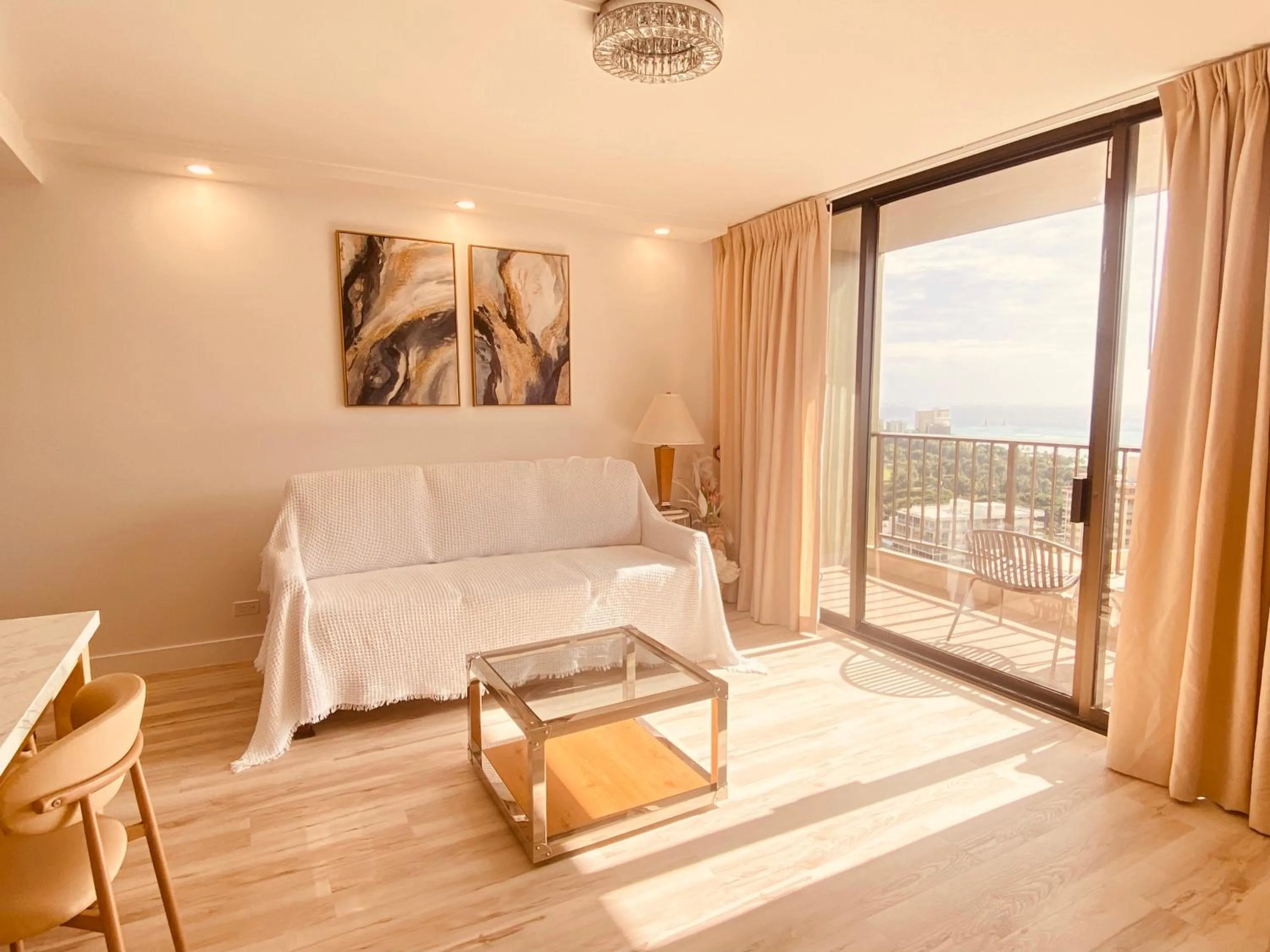 Bed in Newly renovated luxury, modern style Waikiki Sunset Hotel Ocean view Freeparking