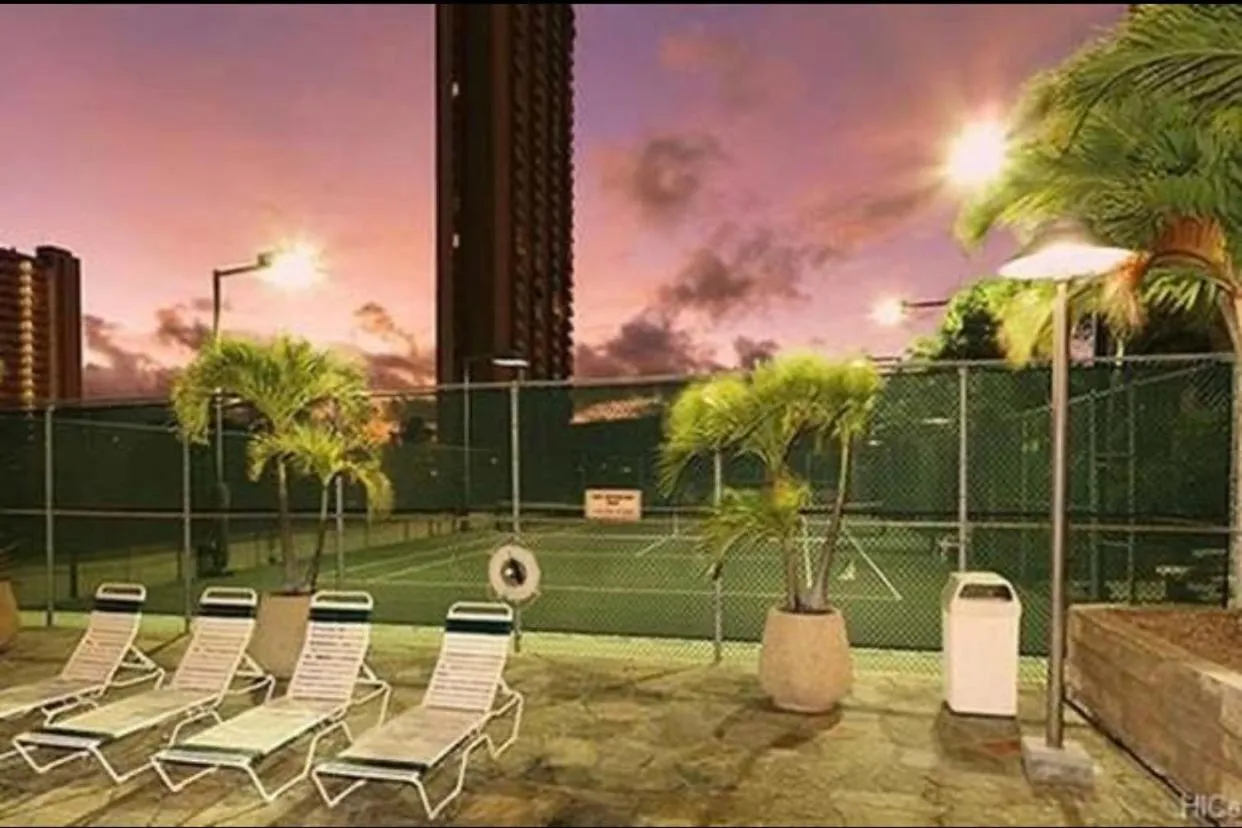 Newly renovated luxury, modern style Waikiki Sunset Hotel Ocean view Freeparking