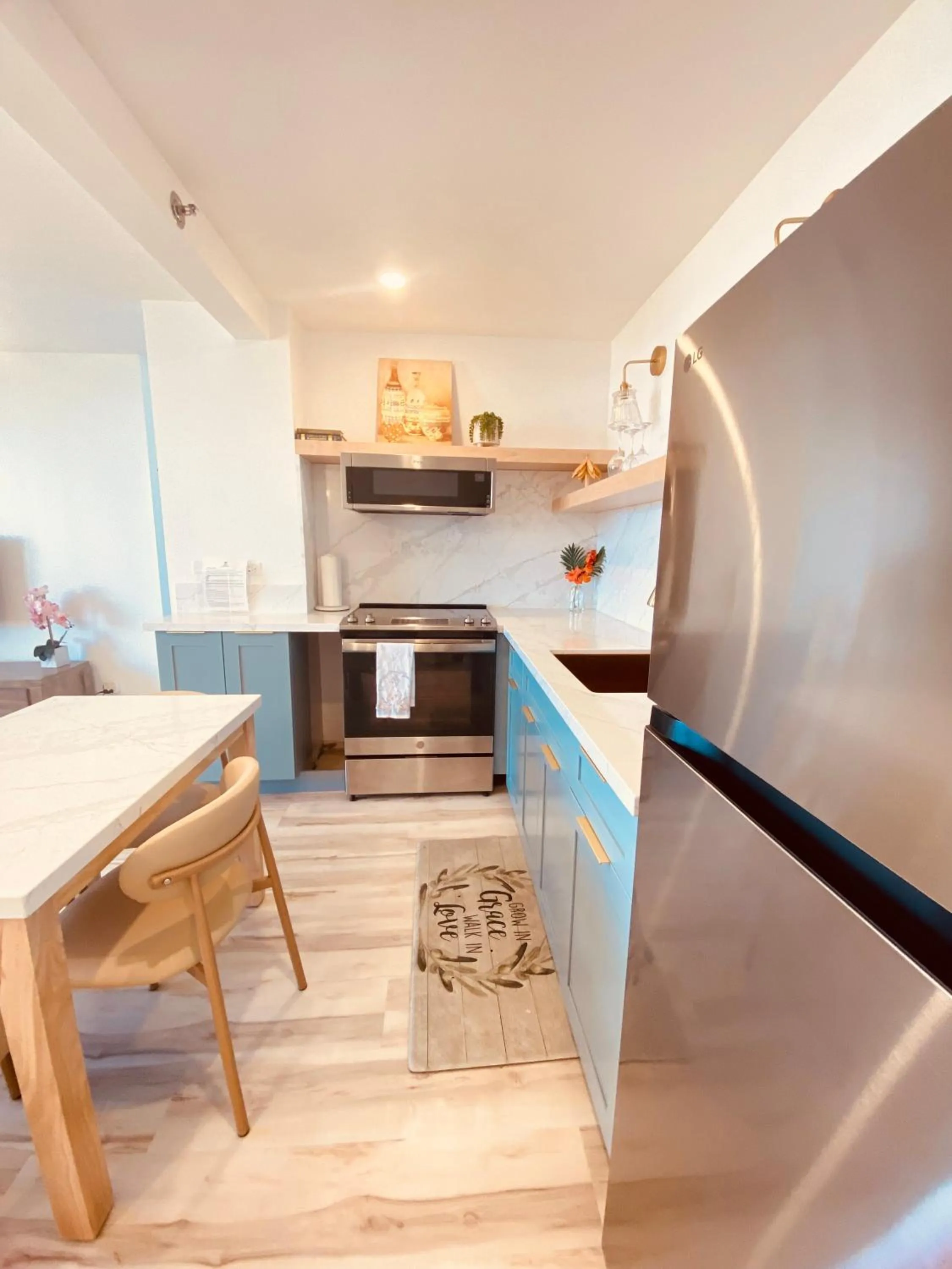 Newly renovated luxury, modern style Waikiki Sunset Hotel Ocean view Freeparking