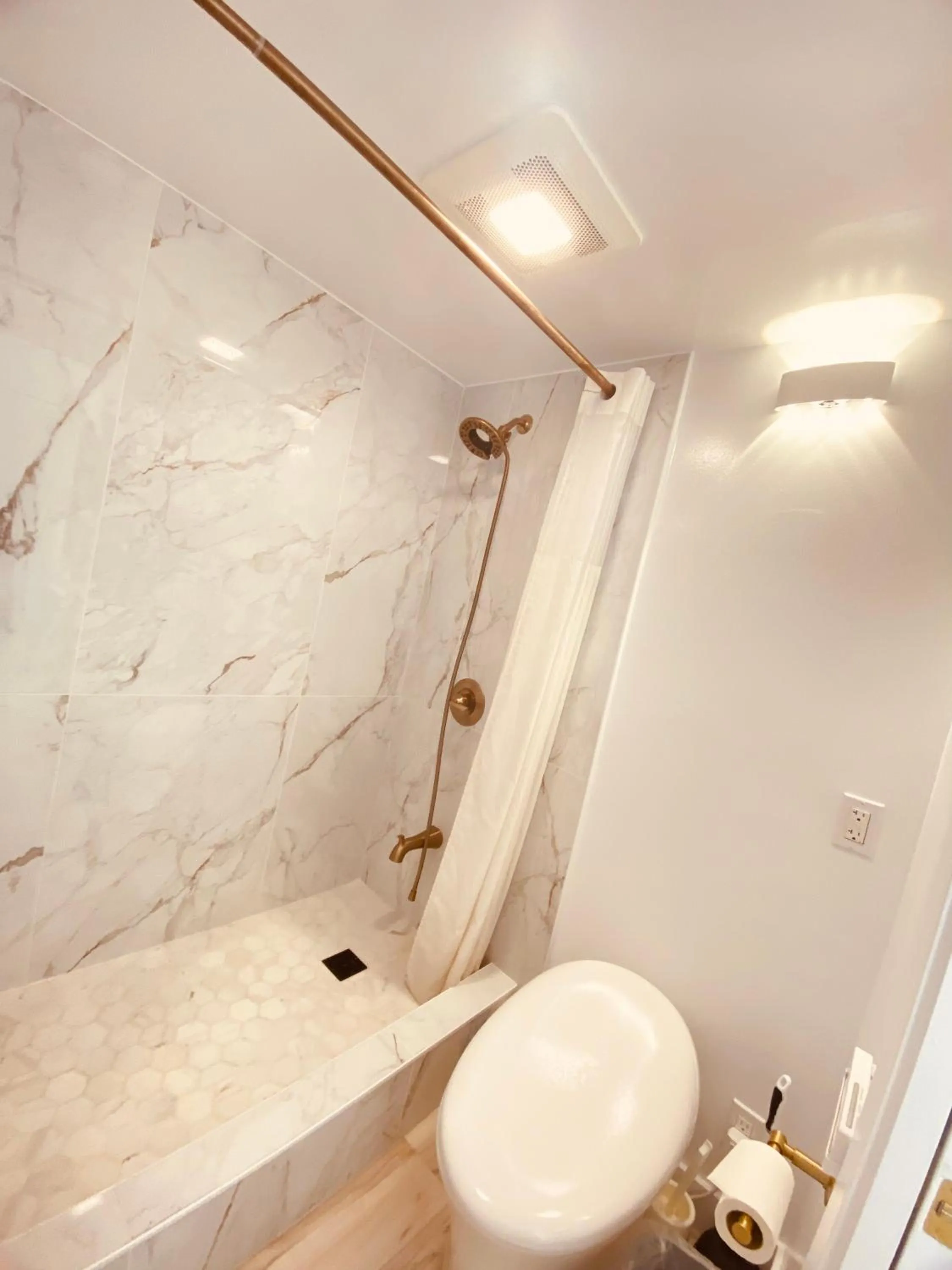 Newly renovated luxury, modern style Waikiki Sunset Hotel Ocean view Freeparking