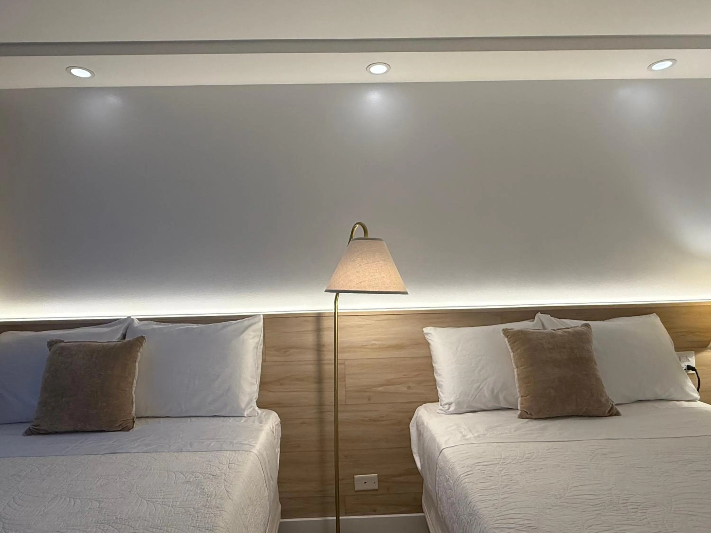 Bed in Newly renovated luxury, modern style Waikiki Sunset Hotel Ocean view Freeparking