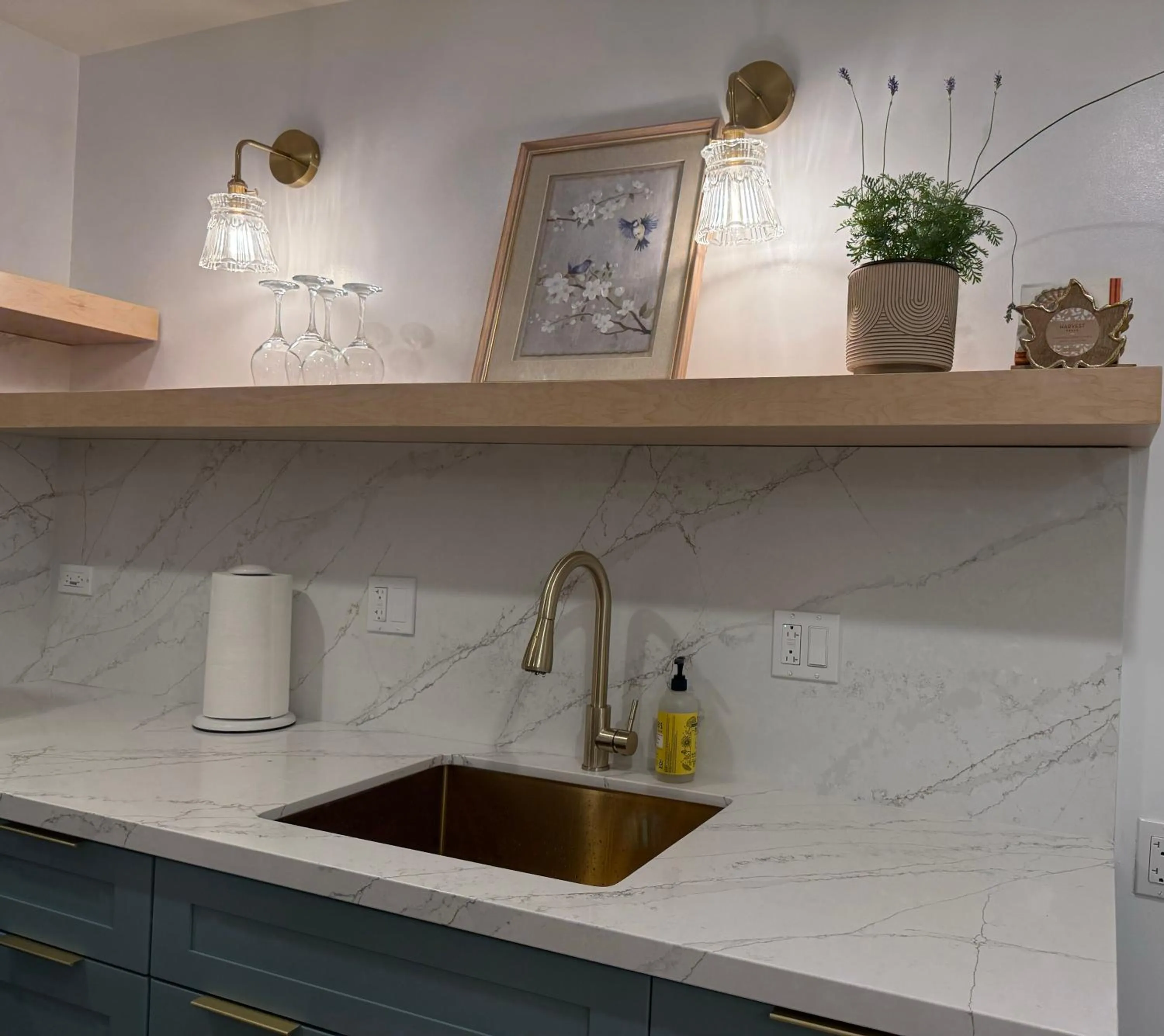 Newly renovated luxury, modern style Waikiki Sunset Hotel Ocean view Freeparking