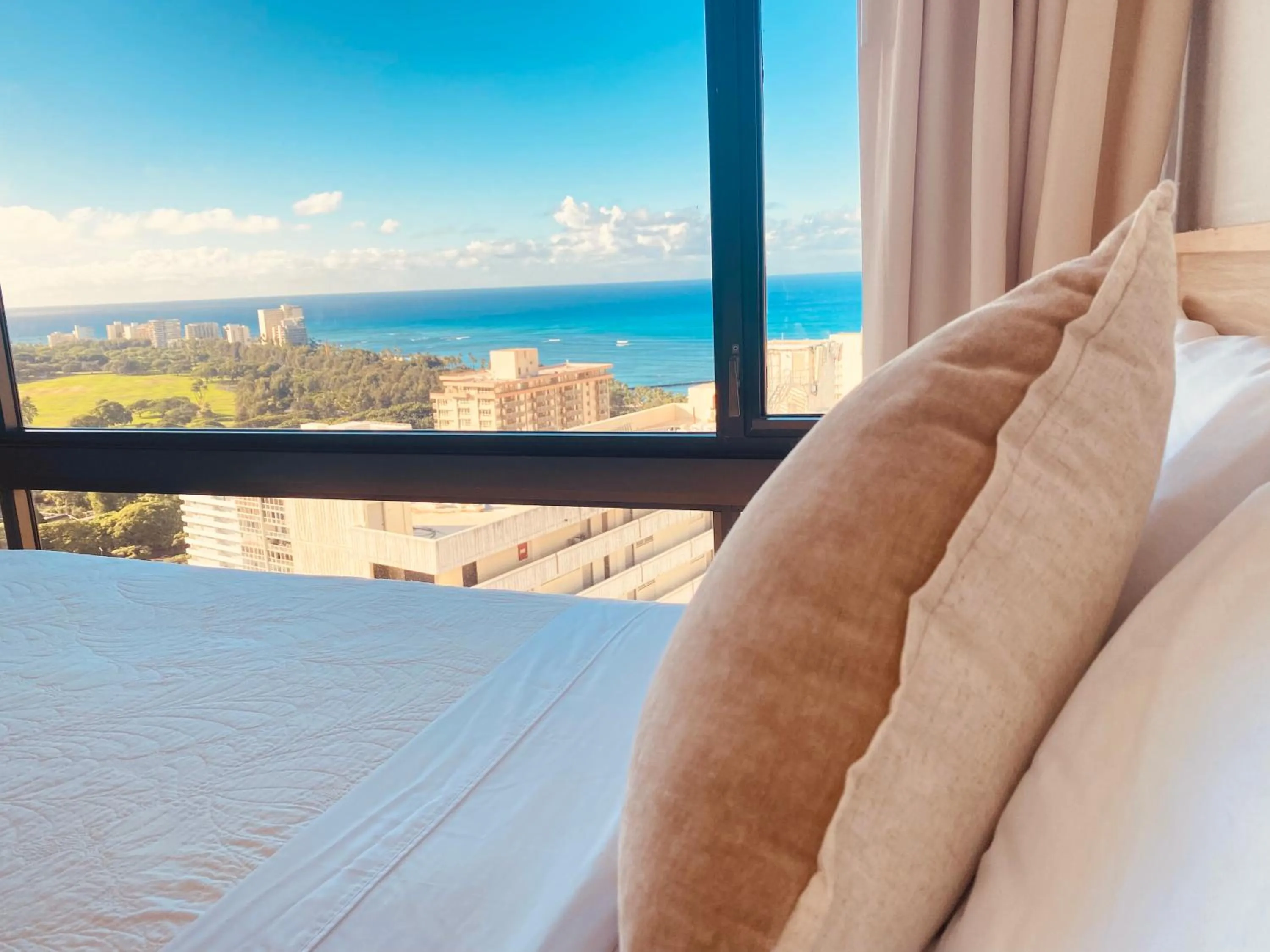 Bed in Newly renovated luxury, modern style Waikiki Sunset Hotel Ocean view Freeparking