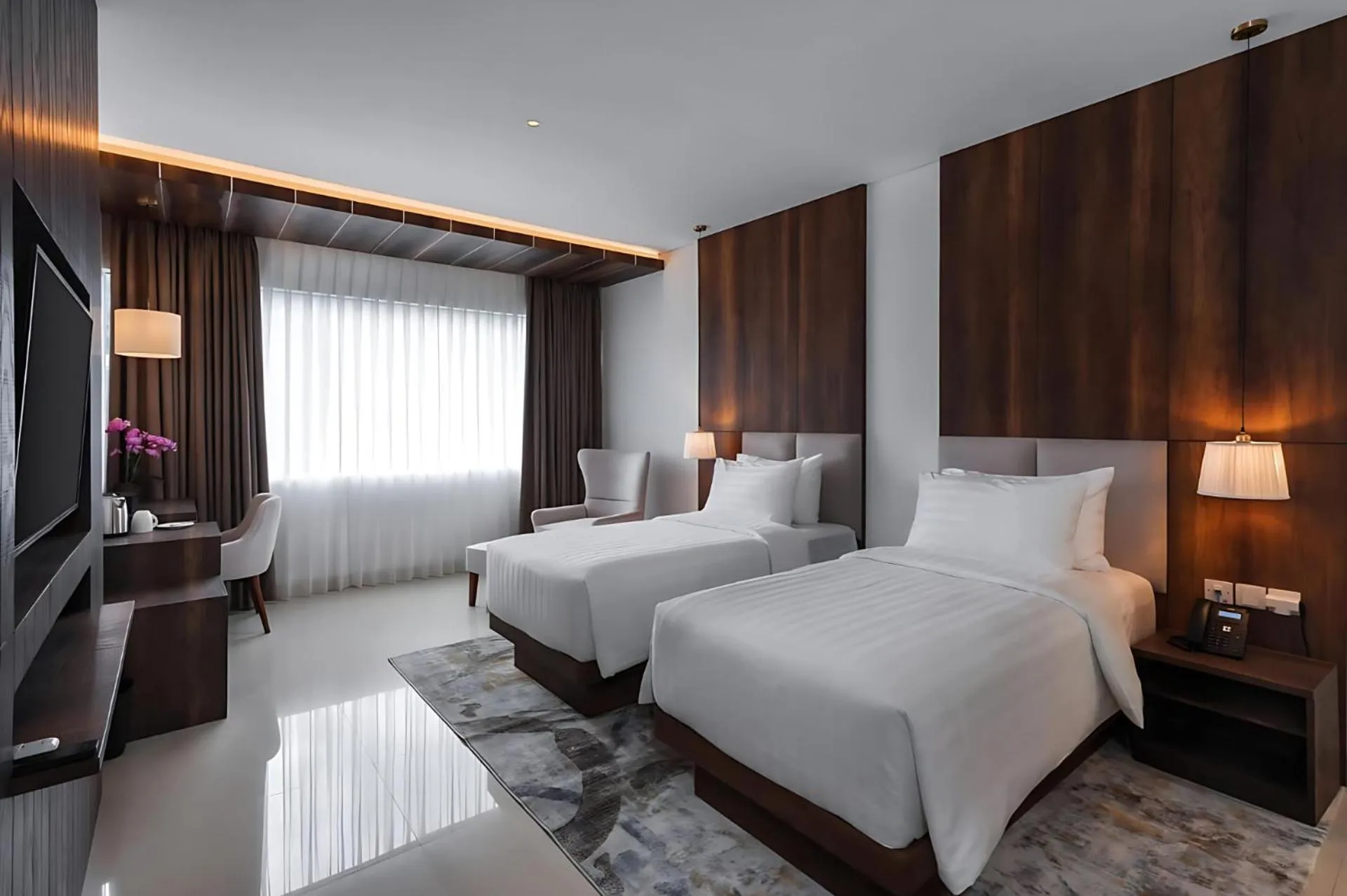 Bedroom, Bed in Forest Hills Hotel