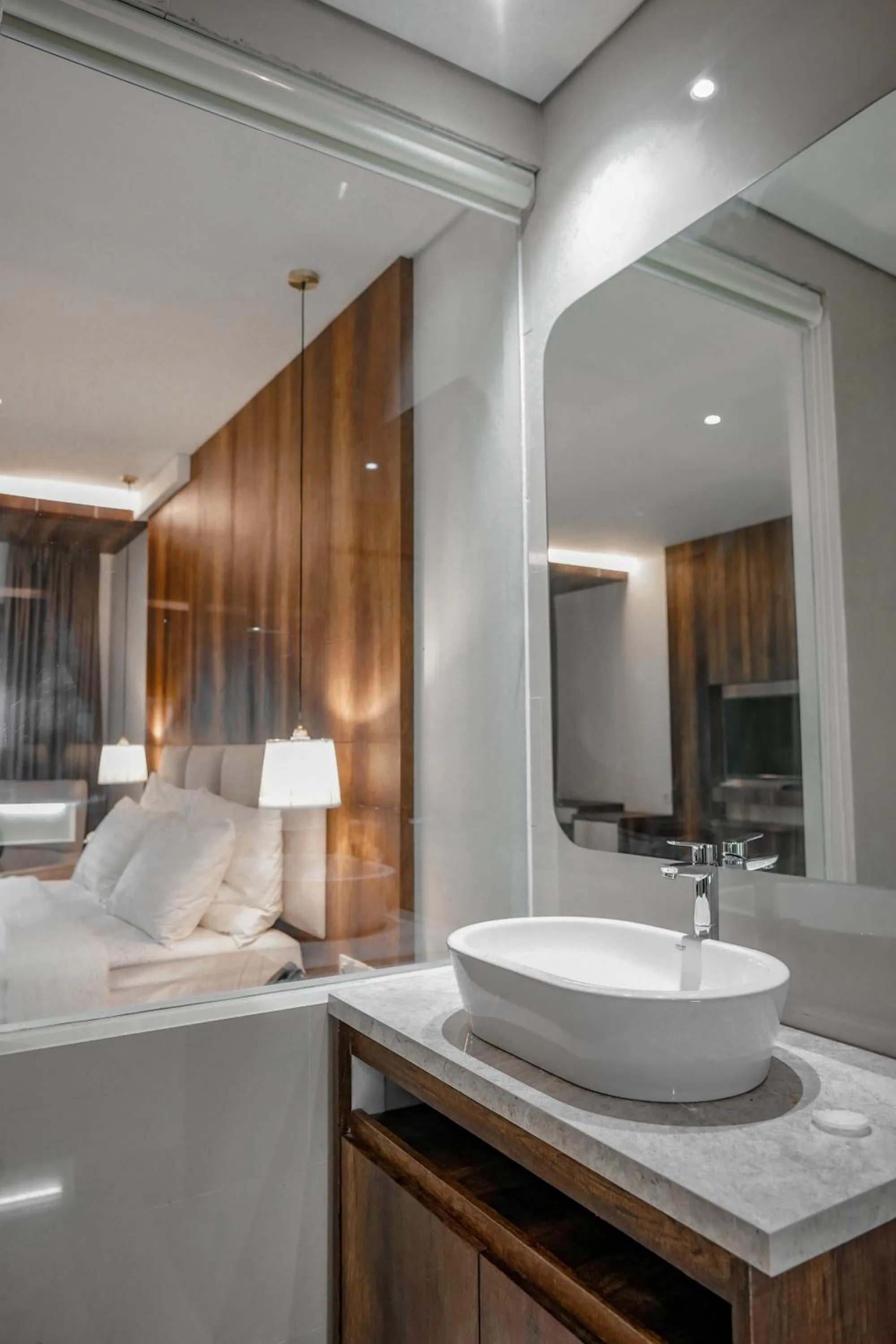 Bathroom, Bed in Forest Hills Hotel
