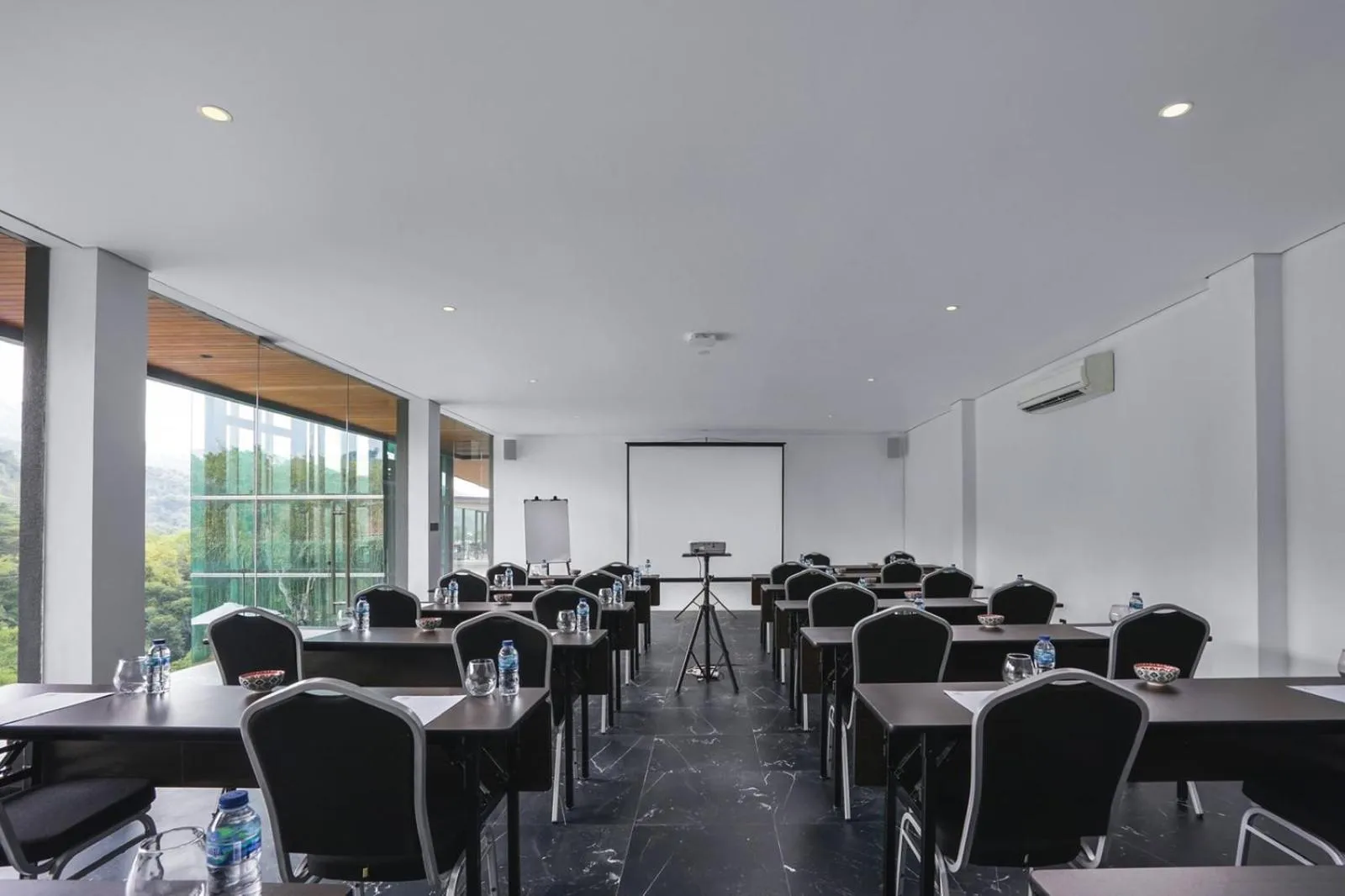 Meeting/conference room in Forest Hills Hotel