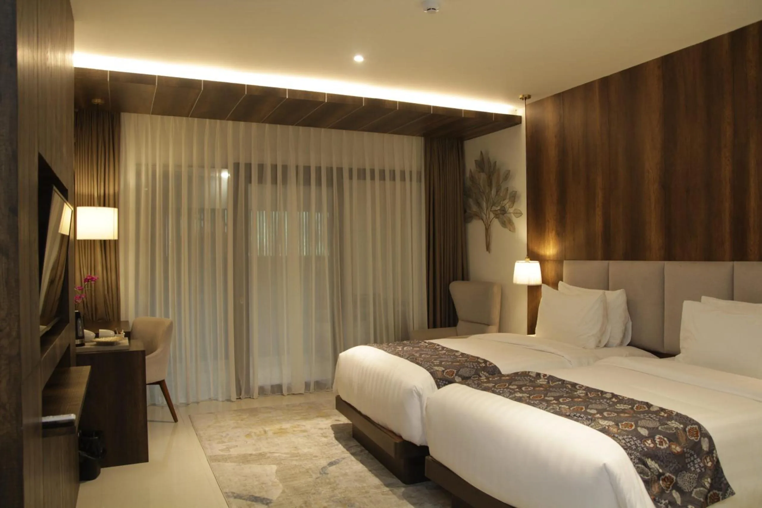 Bedroom, Bed in Forest Hills Hotel