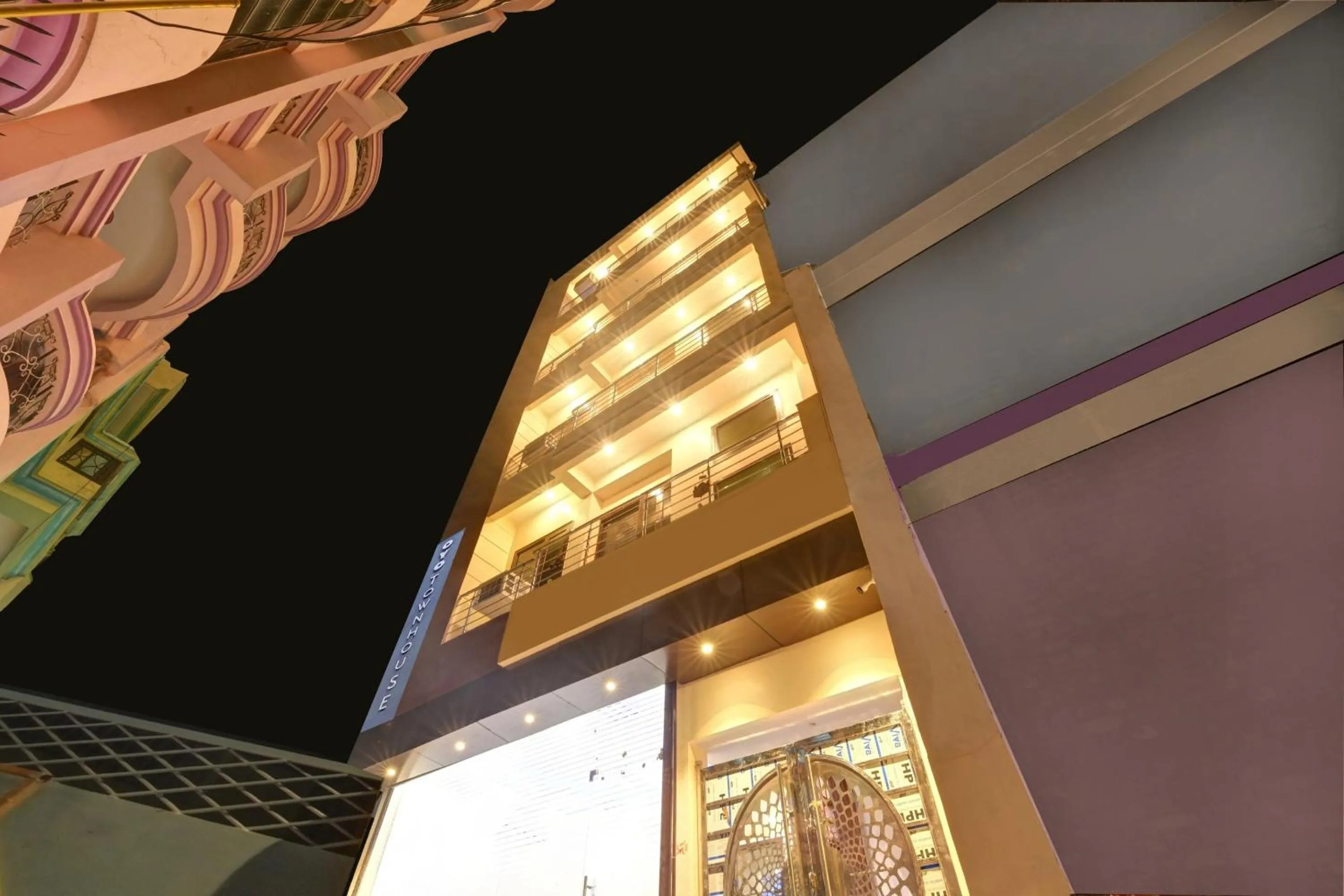 Facade/entrance in OYO Townhouse 1123 Kalyanpur Metro