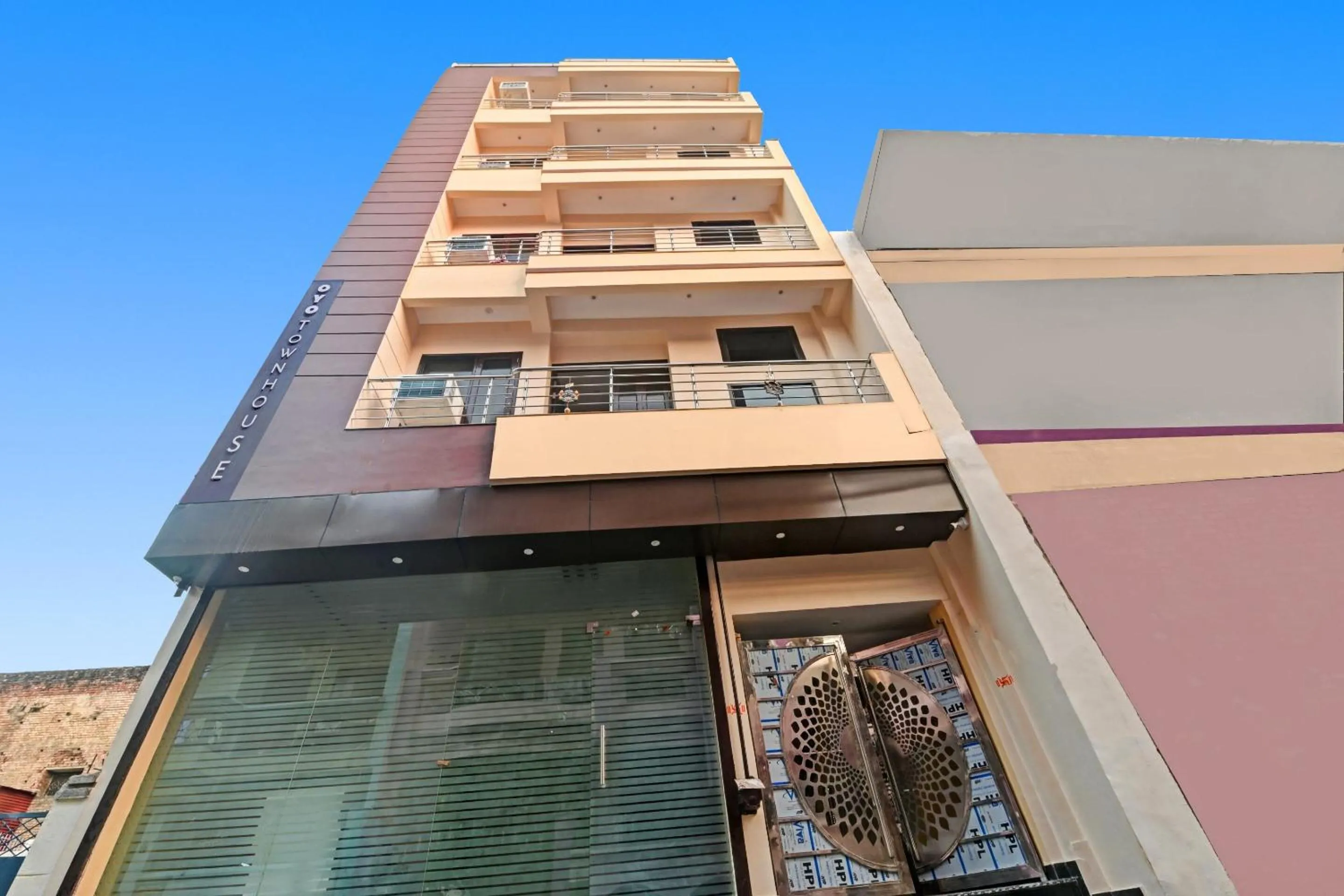 Facade/entrance in OYO Townhouse 1123 Kalyanpur Metro