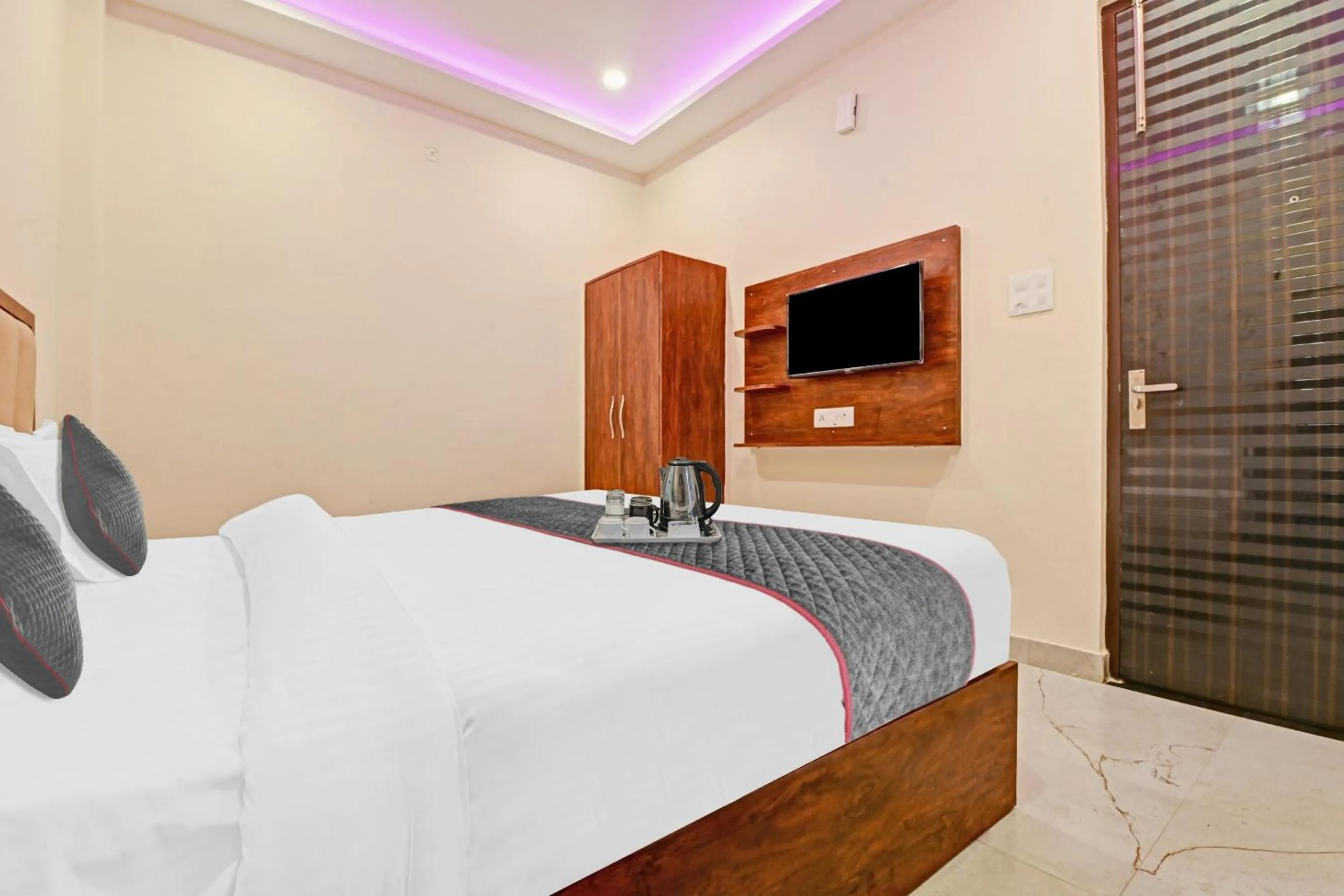 Bedroom in OYO Townhouse 1123 Kalyanpur Metro