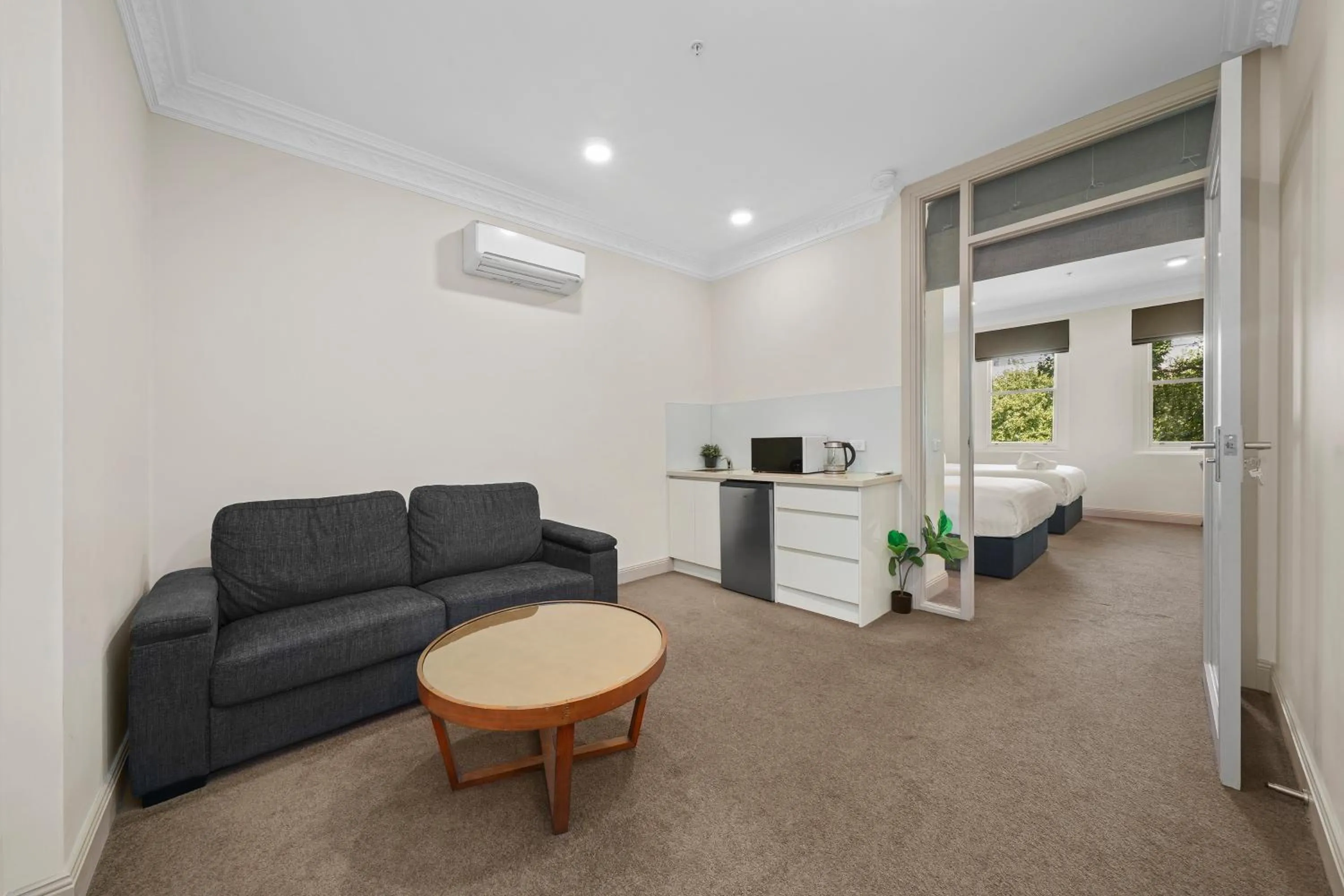 Living room in Clarendon Hotel