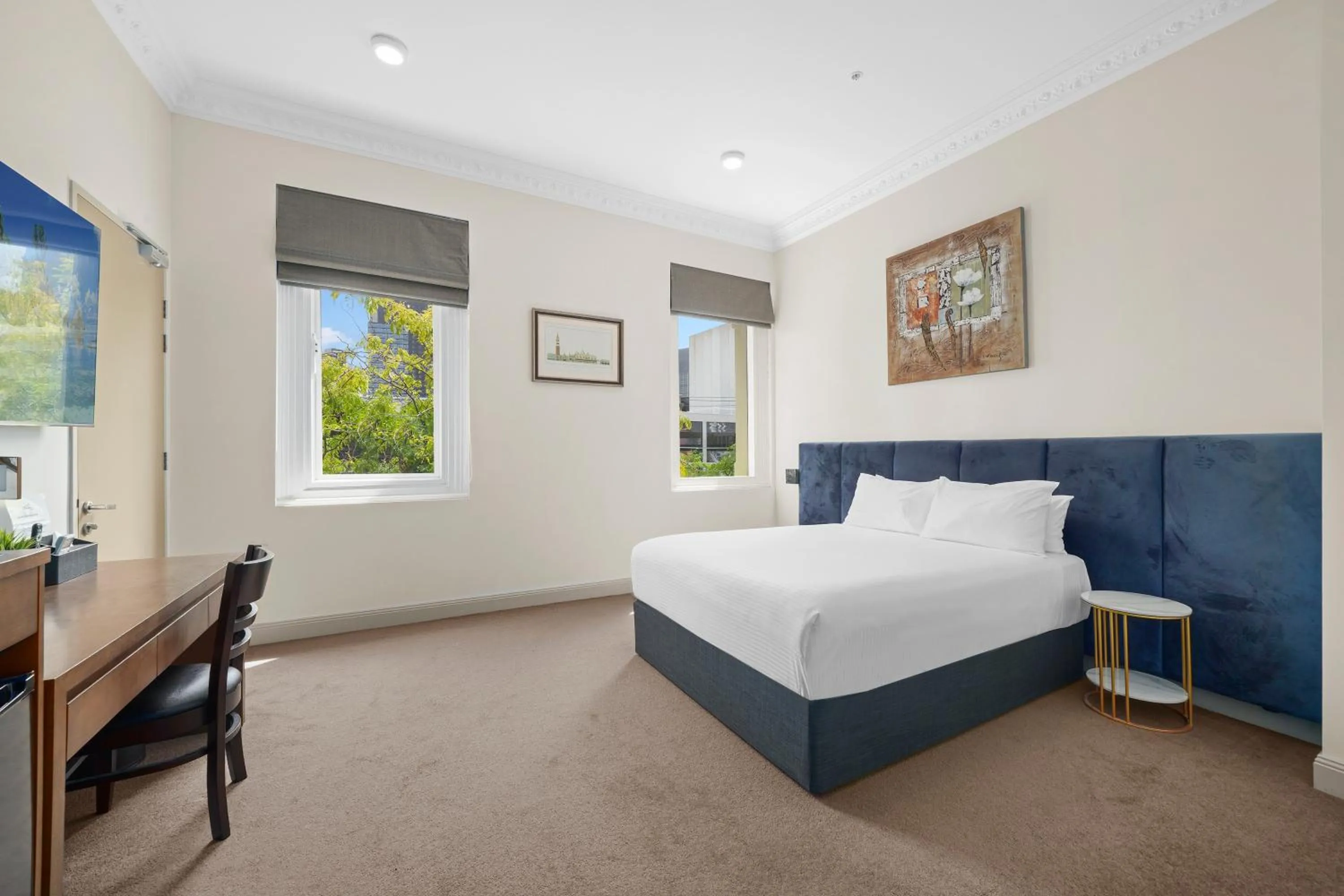 Bedroom, Bed in Clarendon Hotel