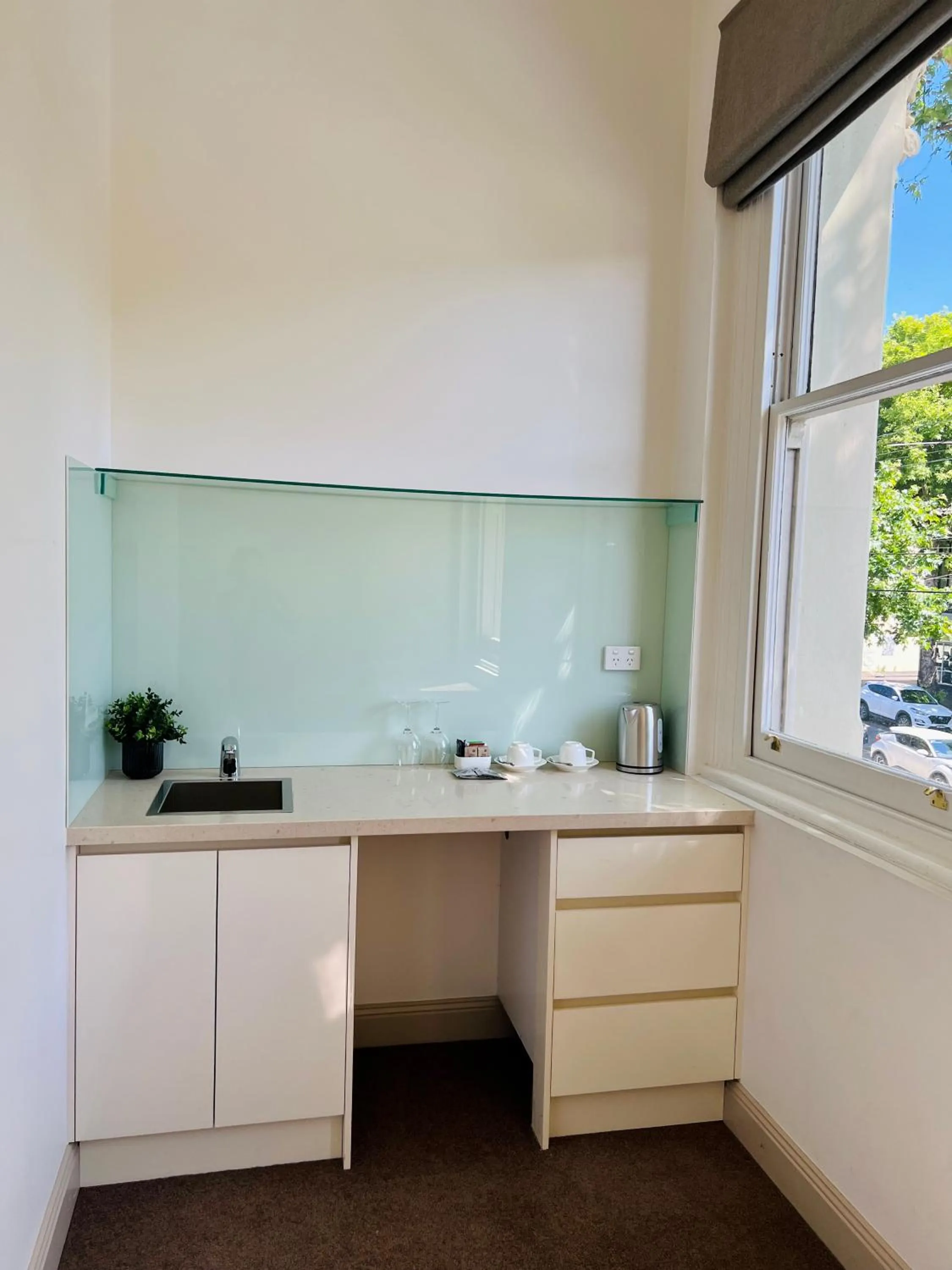 Kitchen or kitchenette in Clarendon Hotel