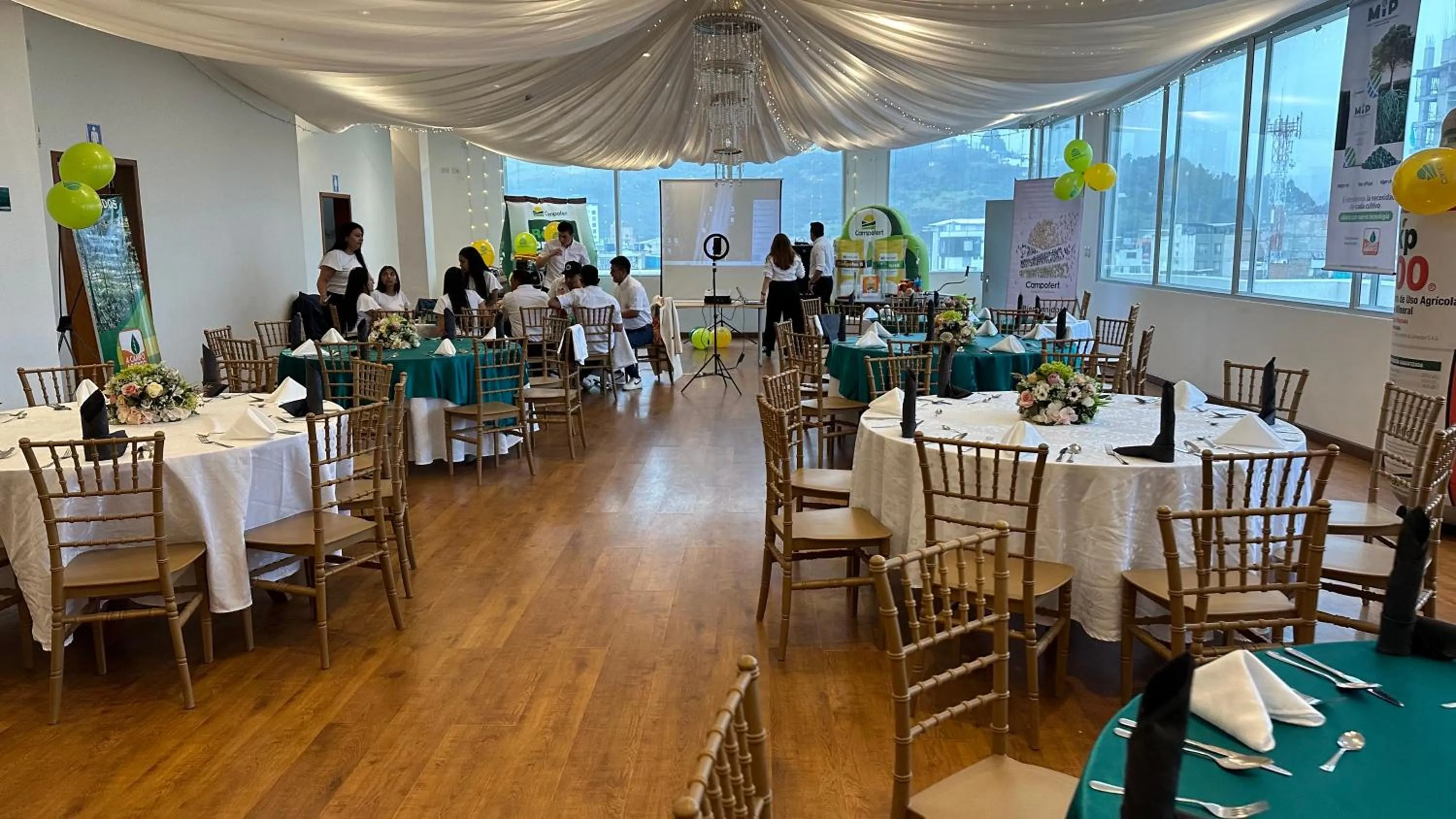 Restaurant/places to eat in HOTEL HOME