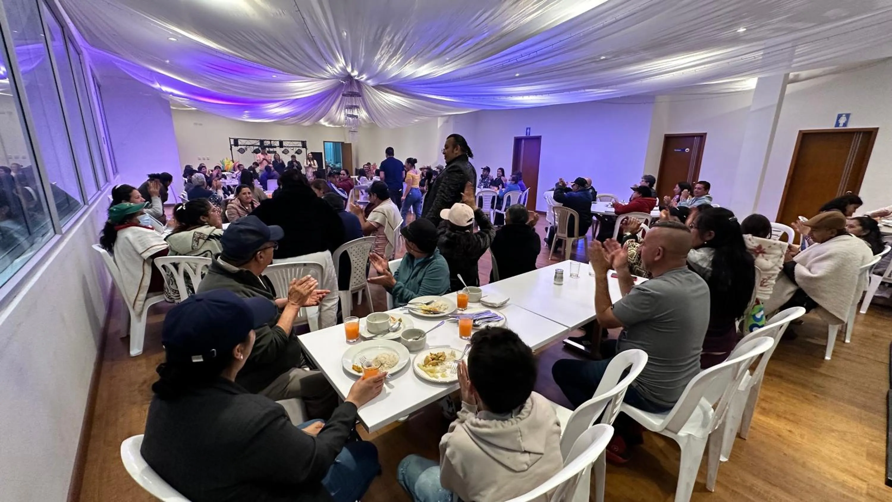 Restaurant/places to eat in HOTEL HOME