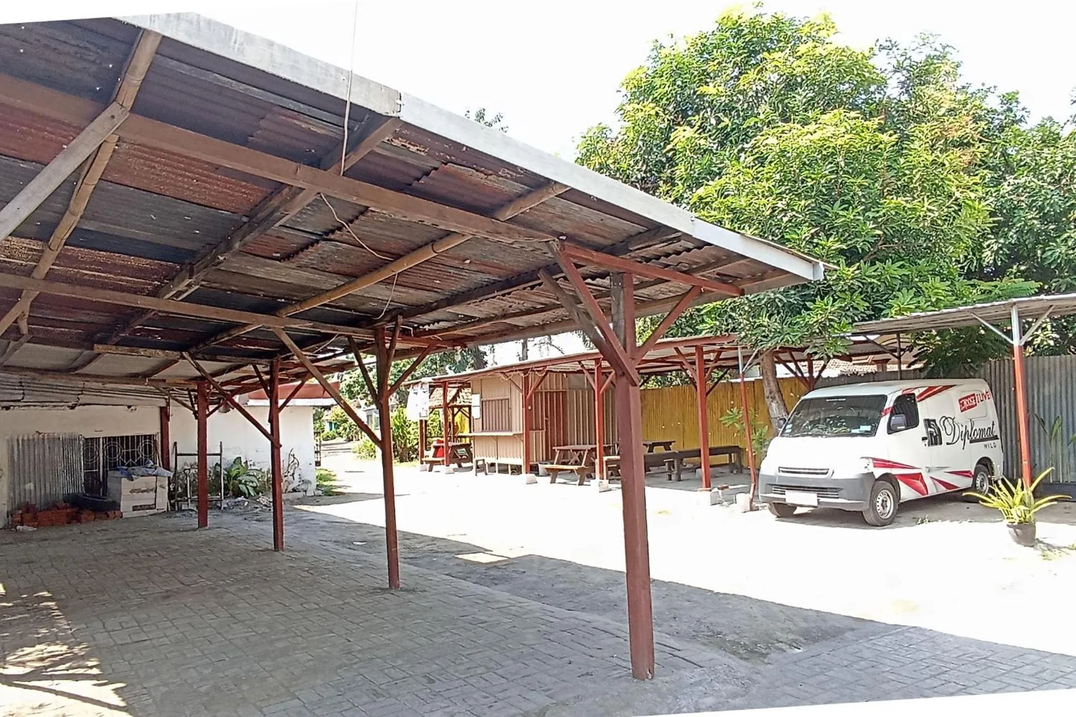 Parking in Tutus Homestay Syariah RedPartner