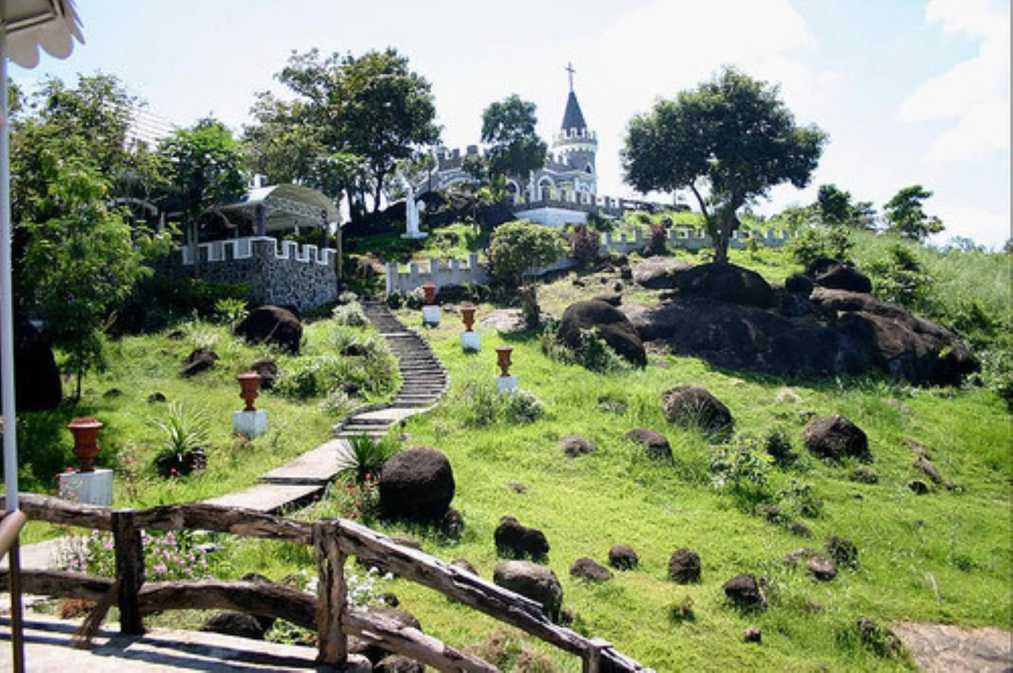 Nearby landmark in Maliwalo Inn Tarlac by RedDoorz